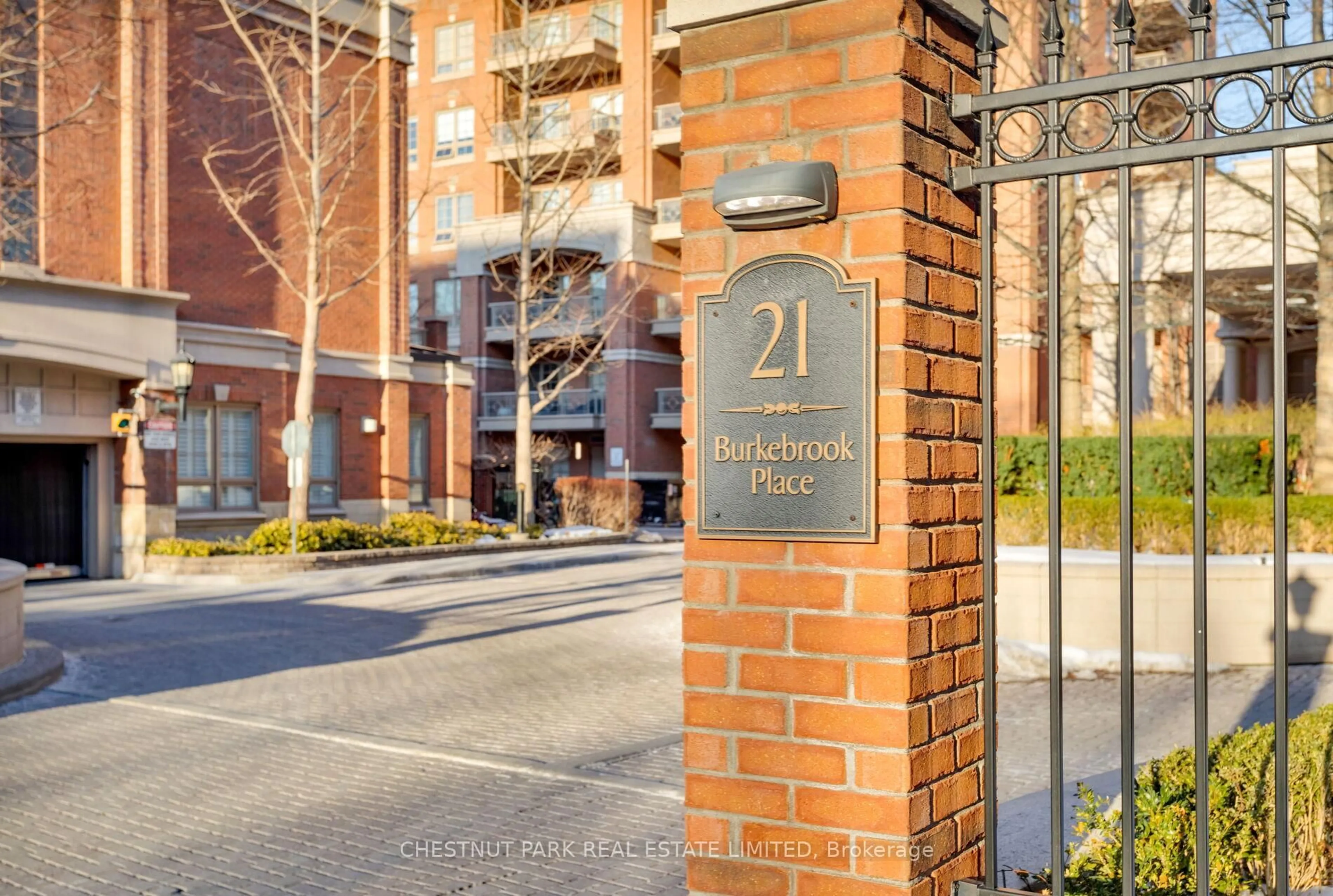 Indoor foyer for 21 Burkebrook Pl #804, Toronto Ontario M4G 0A2