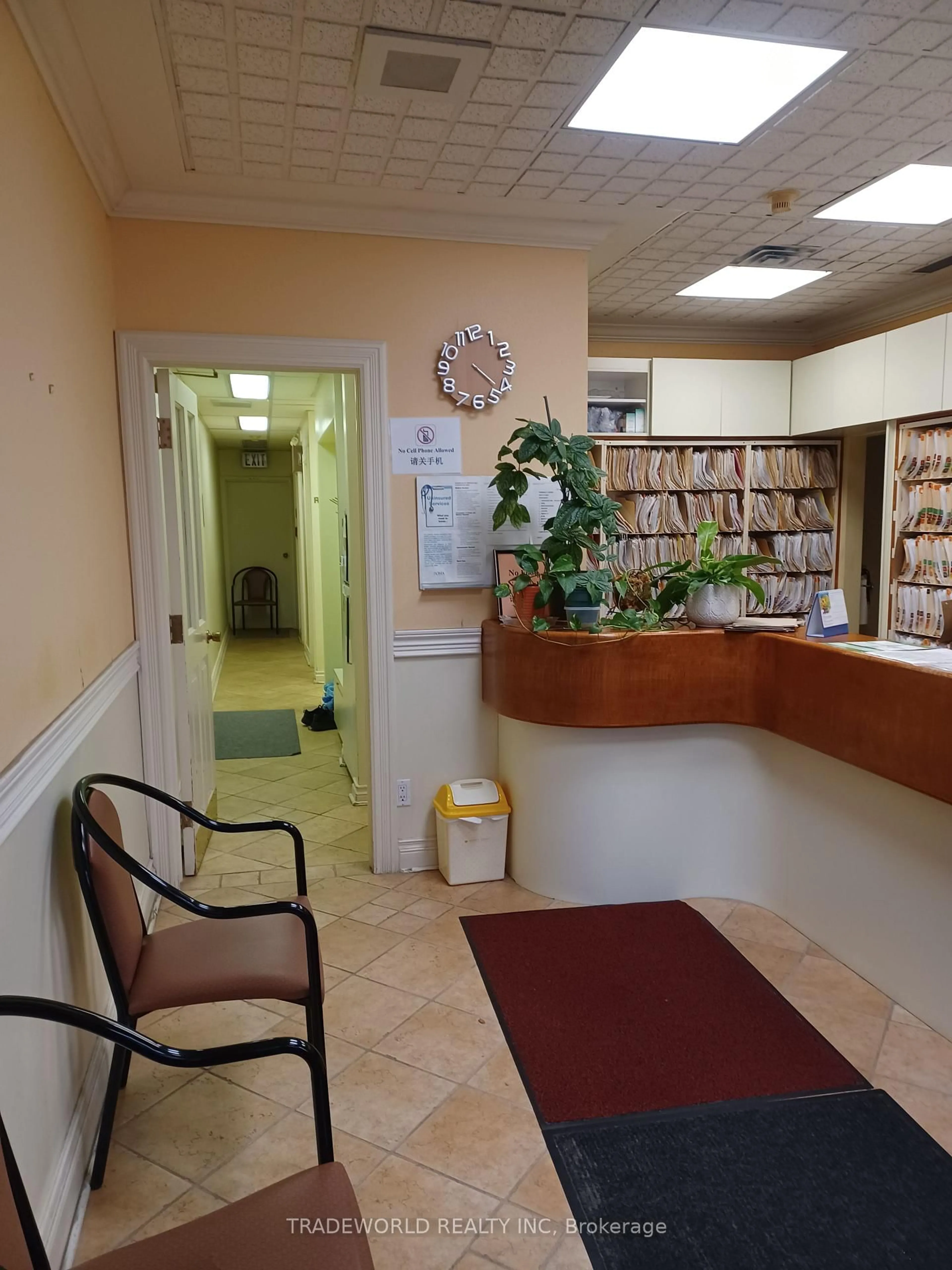 Indoor foyer for 110 Beverley St, Toronto Ontario M5T 1Y2