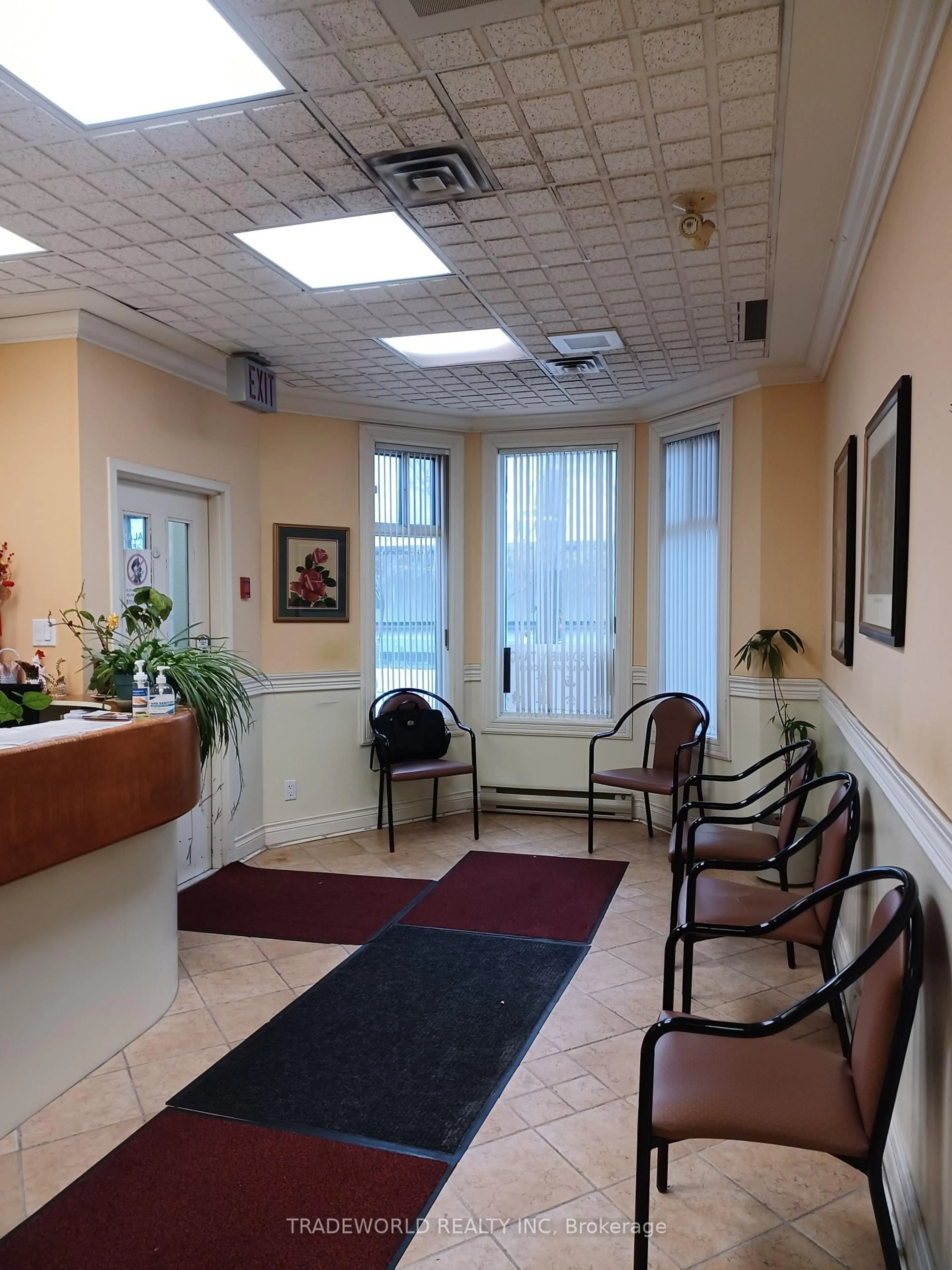 Indoor foyer for 110 Beverley St, Toronto Ontario M5T 1Y2