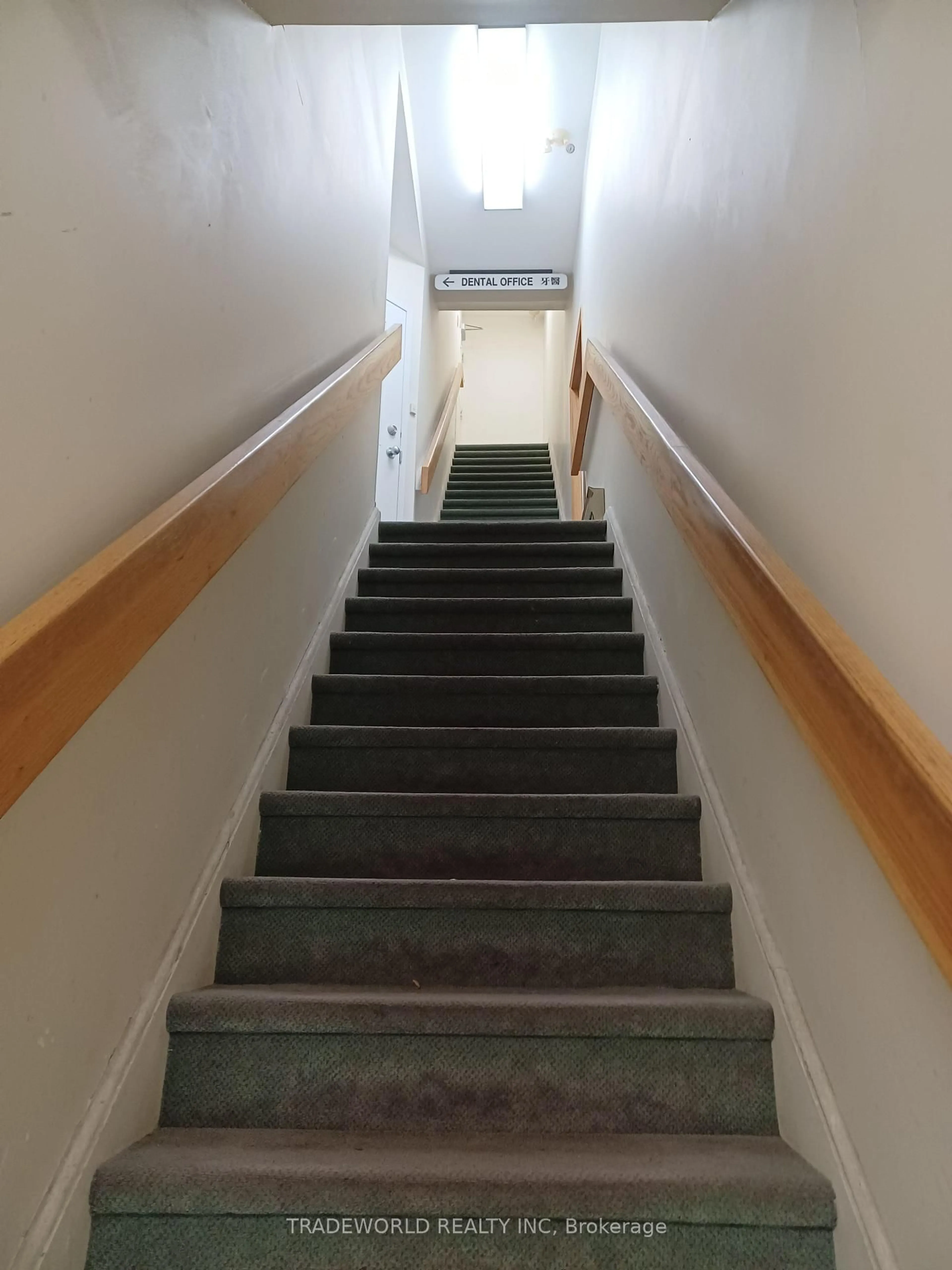 Stairs for 110 Beverley St, Toronto Ontario M5T 1Y2