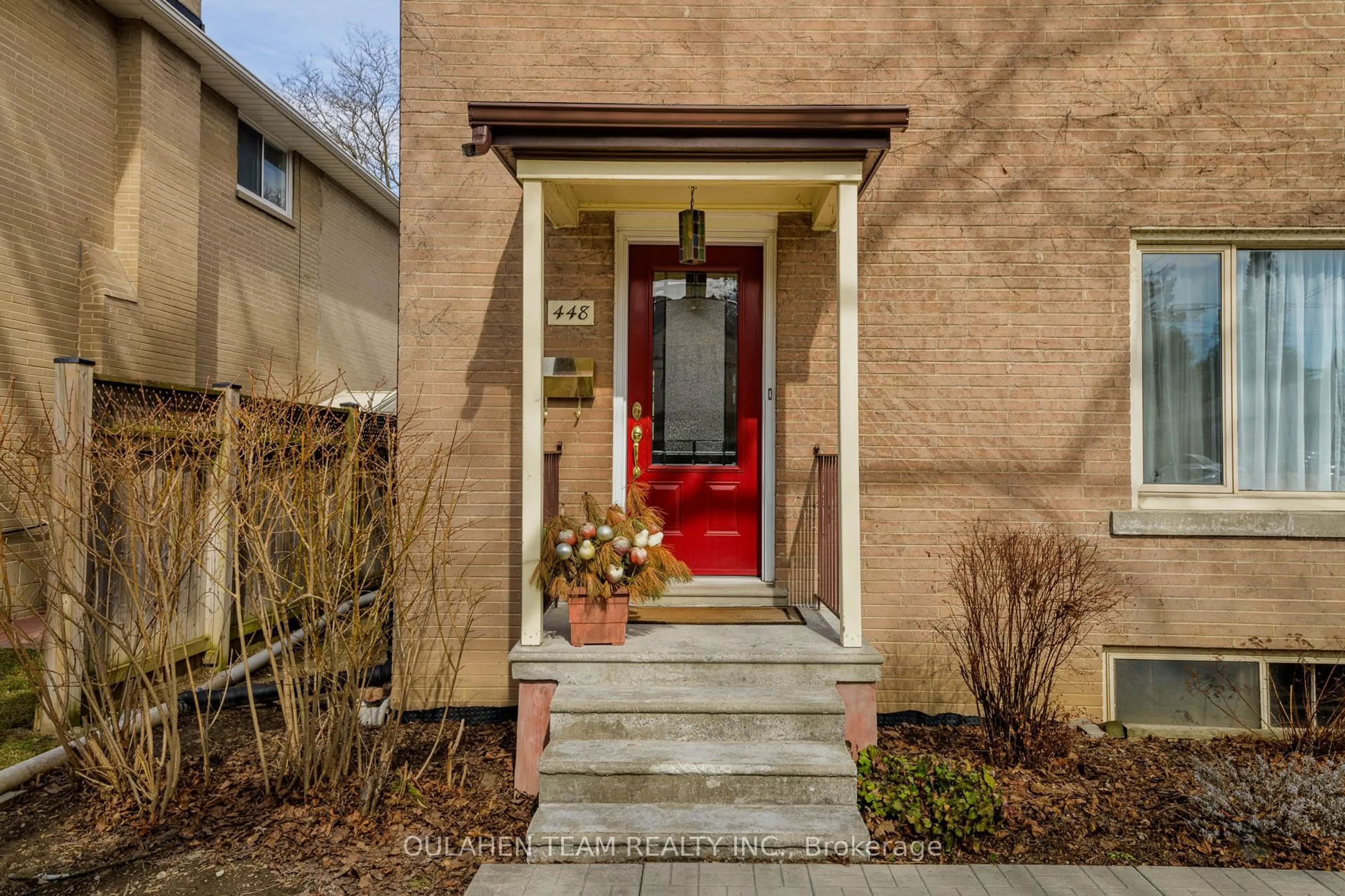 Indoor entryway for 448 Cummer Ave, Toronto Ontario M2M 2G2