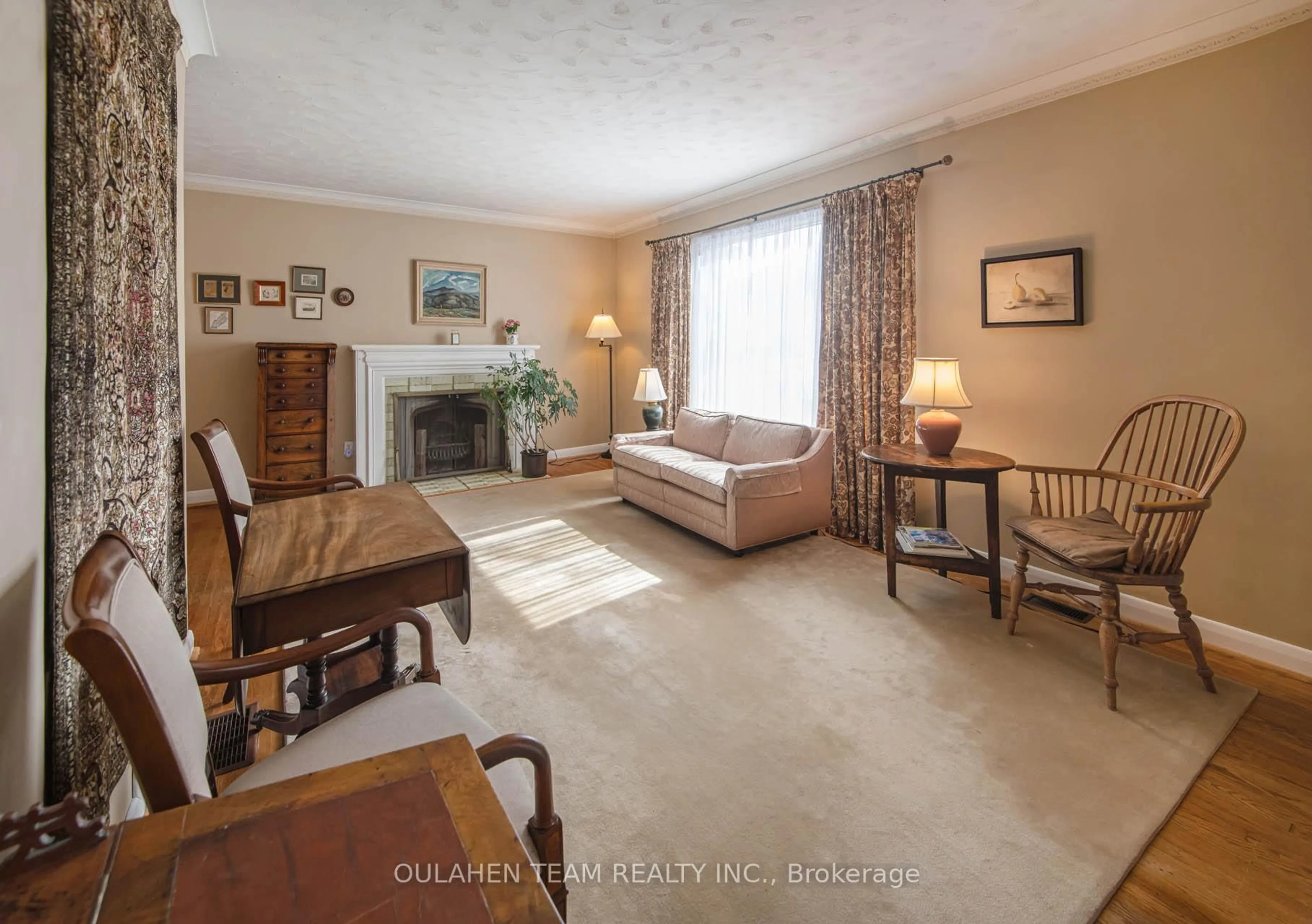 Living room with furniture, unknown for 448 Cummer Ave, Toronto Ontario M2M 2G2