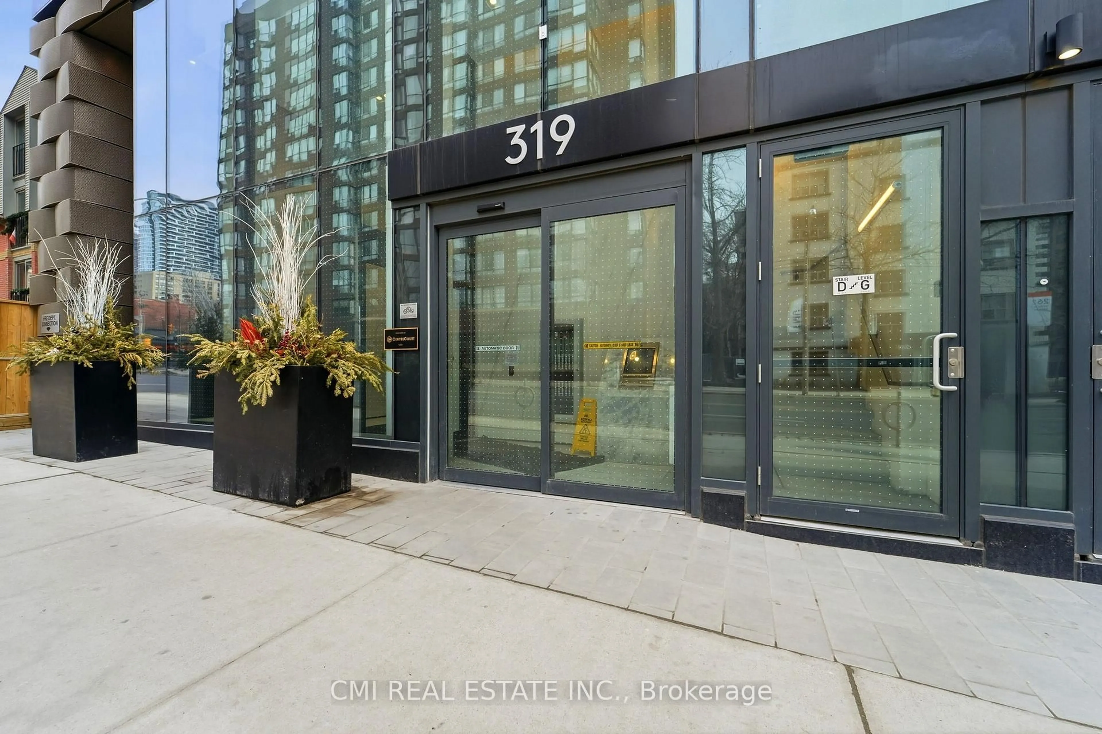Indoor foyer for 319 Jarvis St #3207, Toronto Ontario M5B 0C8