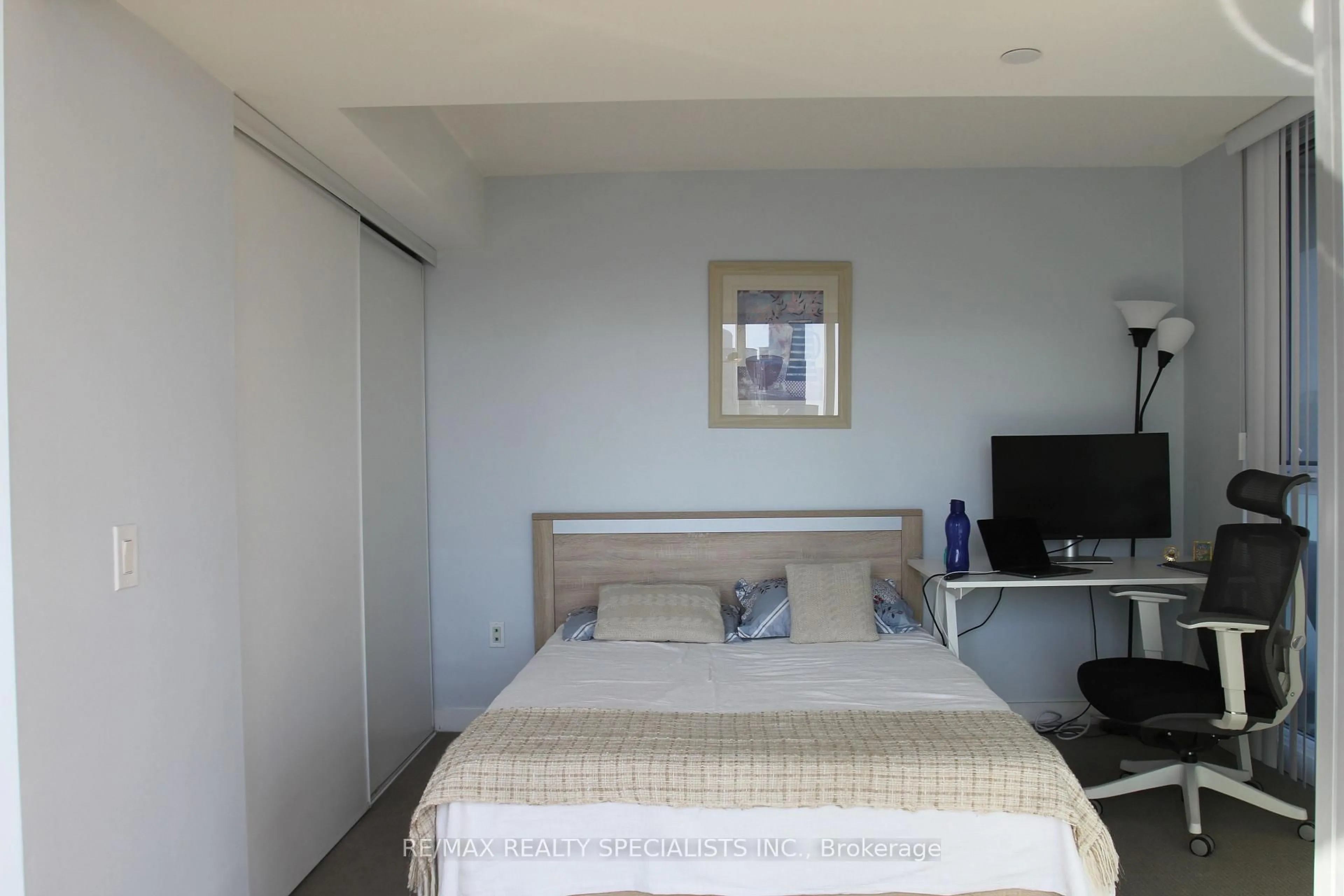 A pic of a room for 75 Queens Wharf Rd #707, Toronto Ontario M5V 0J8