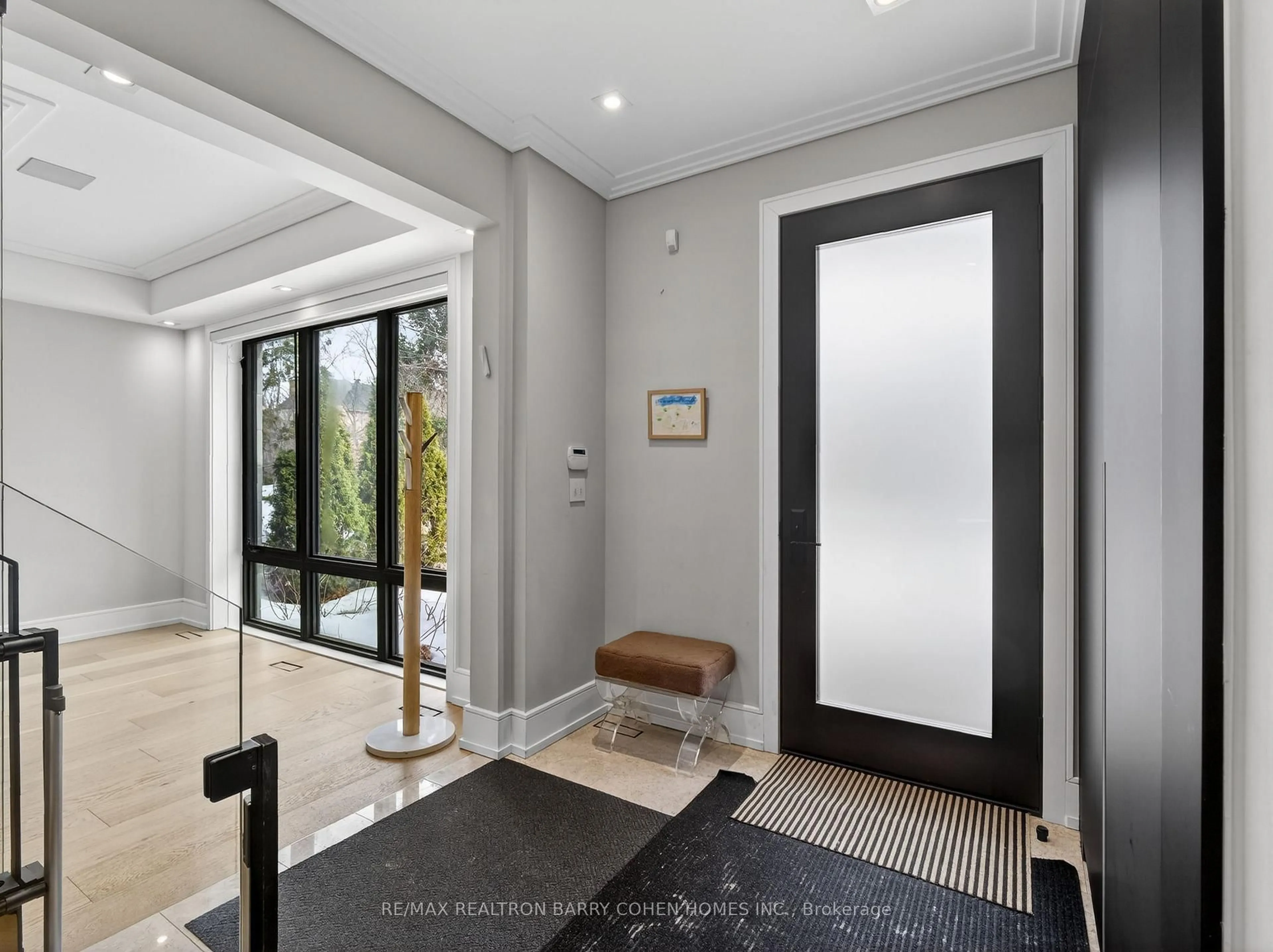 Indoor entryway for 4 Forest Wood, Toronto Ontario M5N 2V6