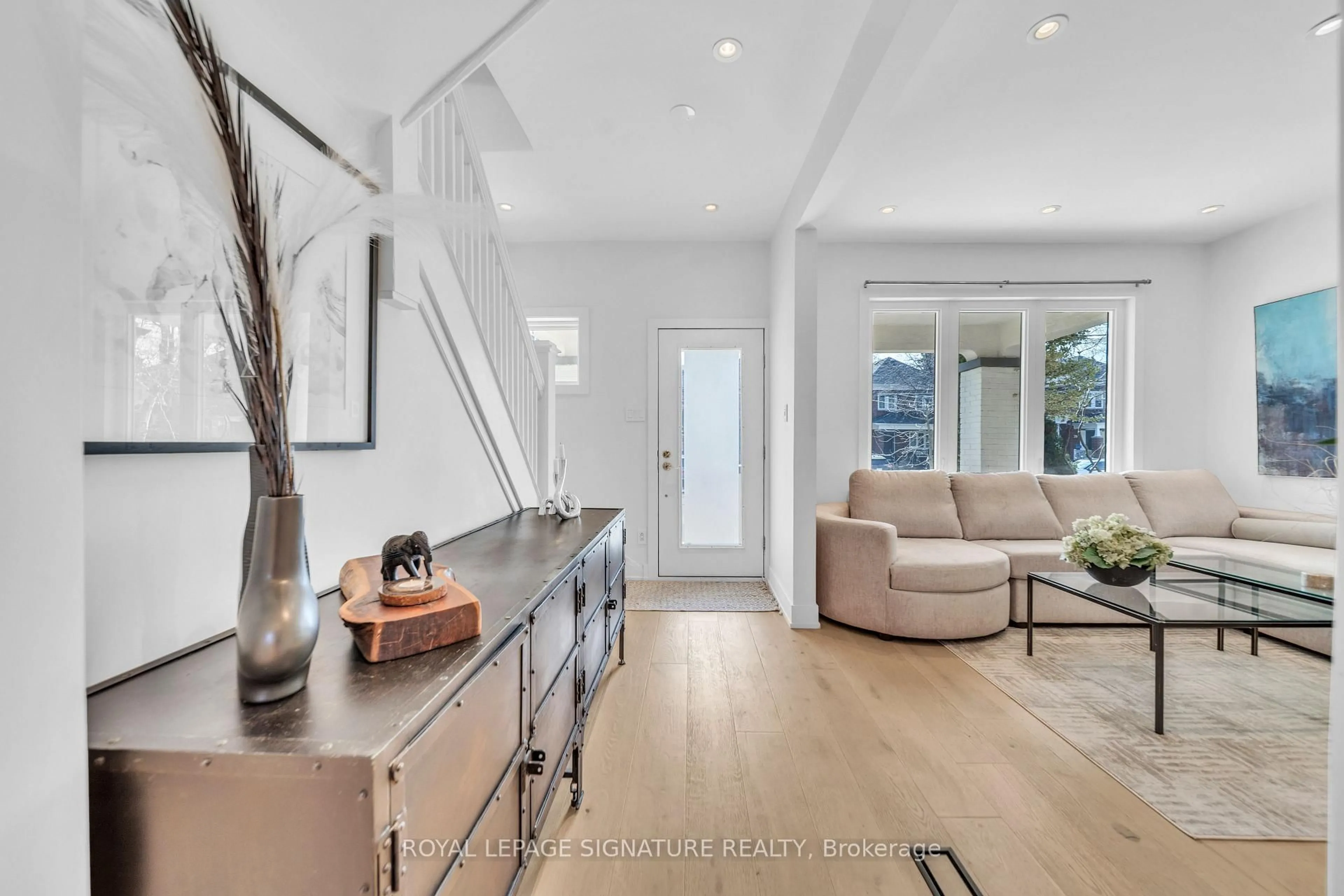 Indoor entryway for 70 Cranbrooke Ave, Toronto Ontario M5M 1M4