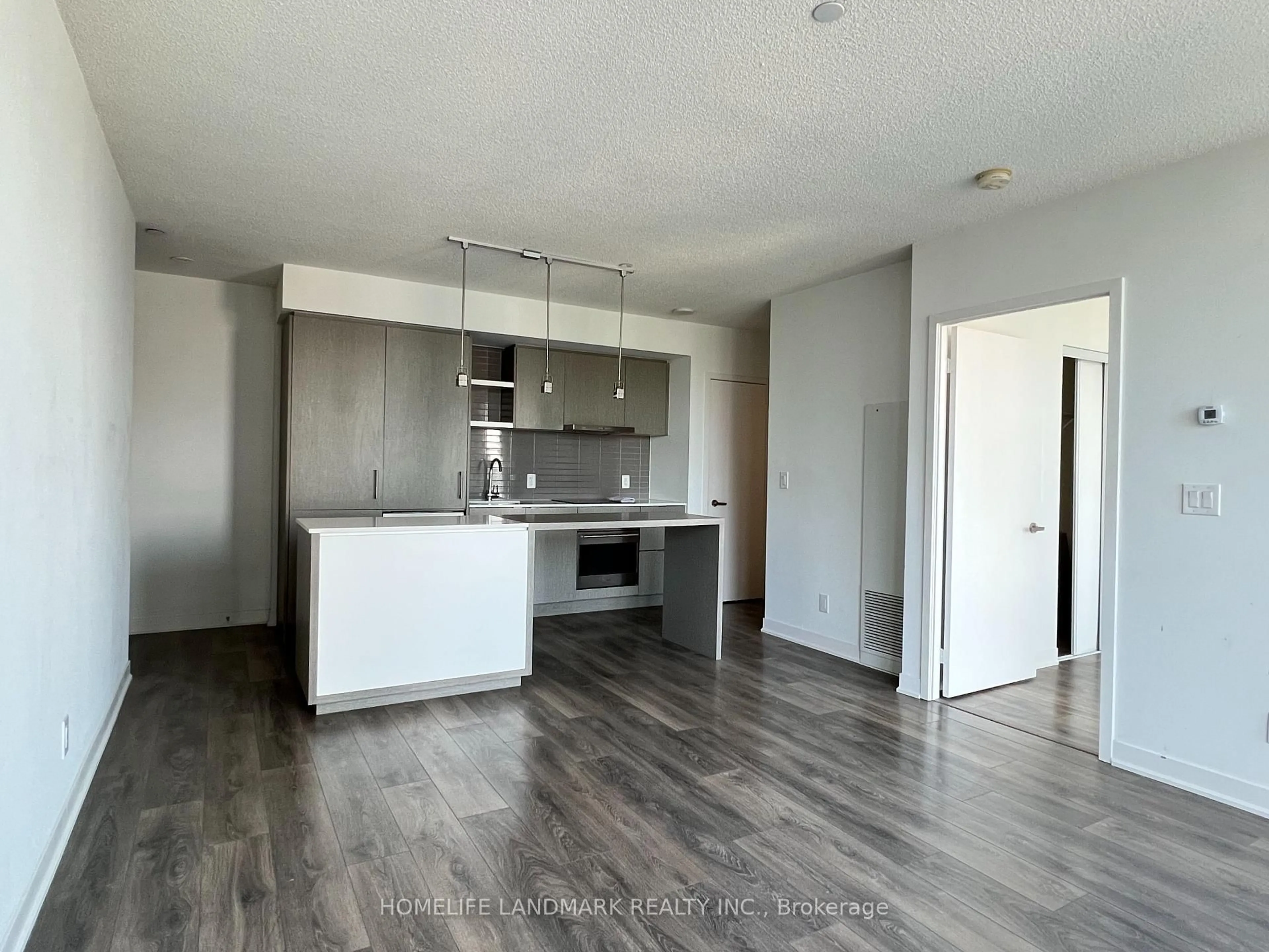 Open concept kitchen, wood/laminate floor for 88 Harbour St #2806, Toronto Ontario M5J 1B7