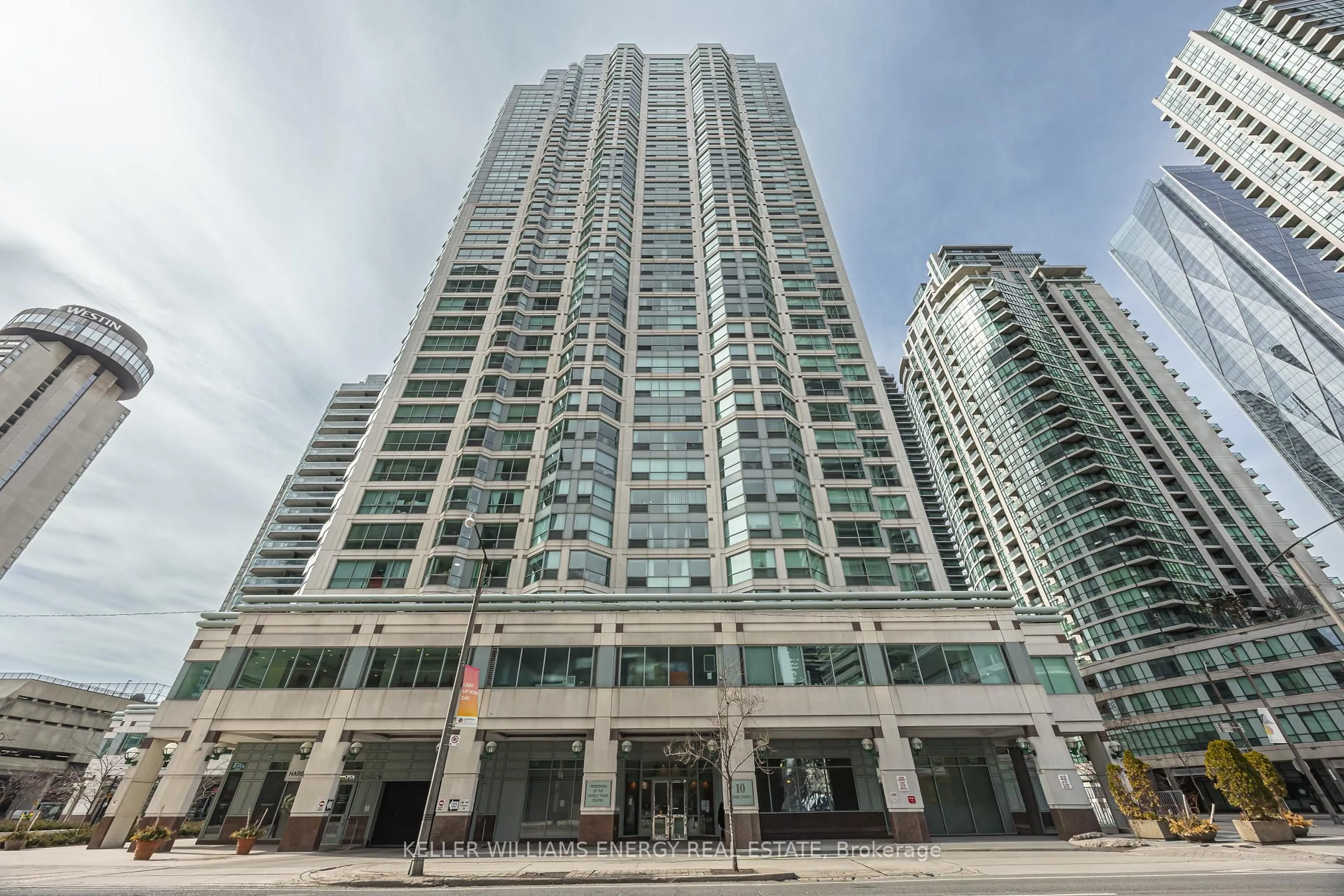Indoor foyer for 10 Yonge St #1604, Toronto Ontario M5E 1R4