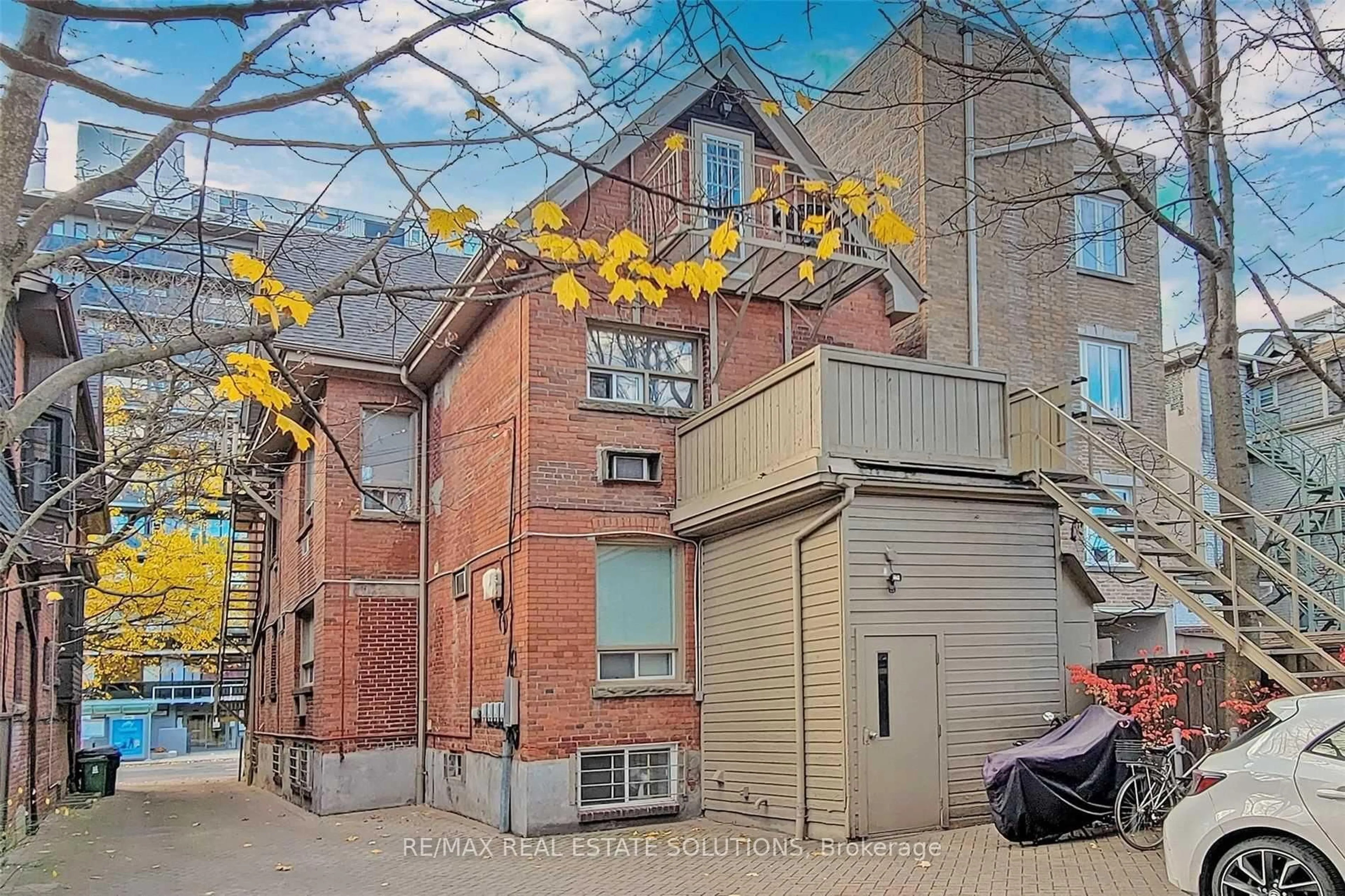 Unknown for 93 Spadina Rd, Toronto Ontario M5R 2T1