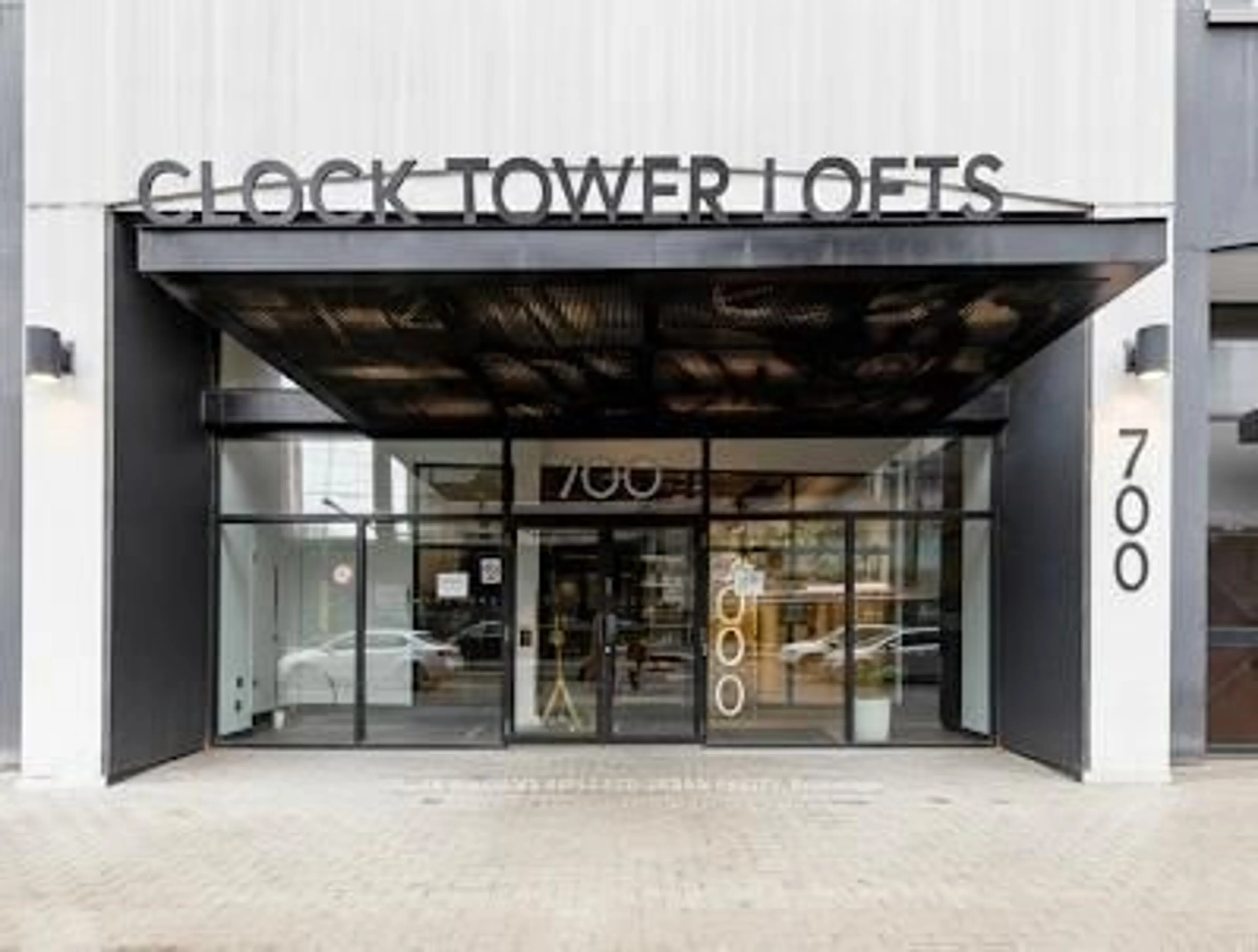 Indoor foyer for 700 King St #804, Toronto Ontario M5V 2Y6