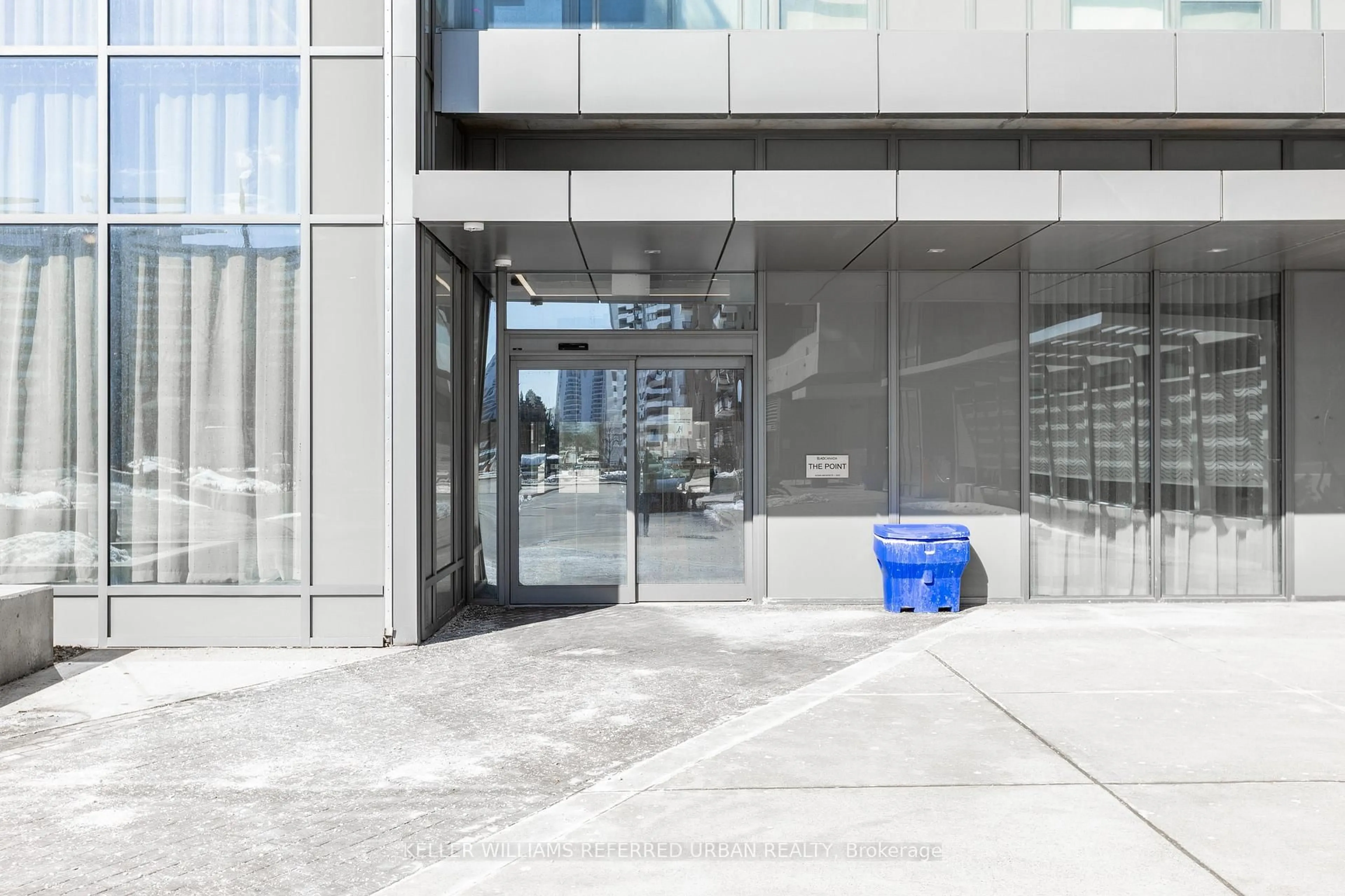 Indoor foyer for 38 Forest Manor Rd #505, Toronto Ontario M2J 0H4