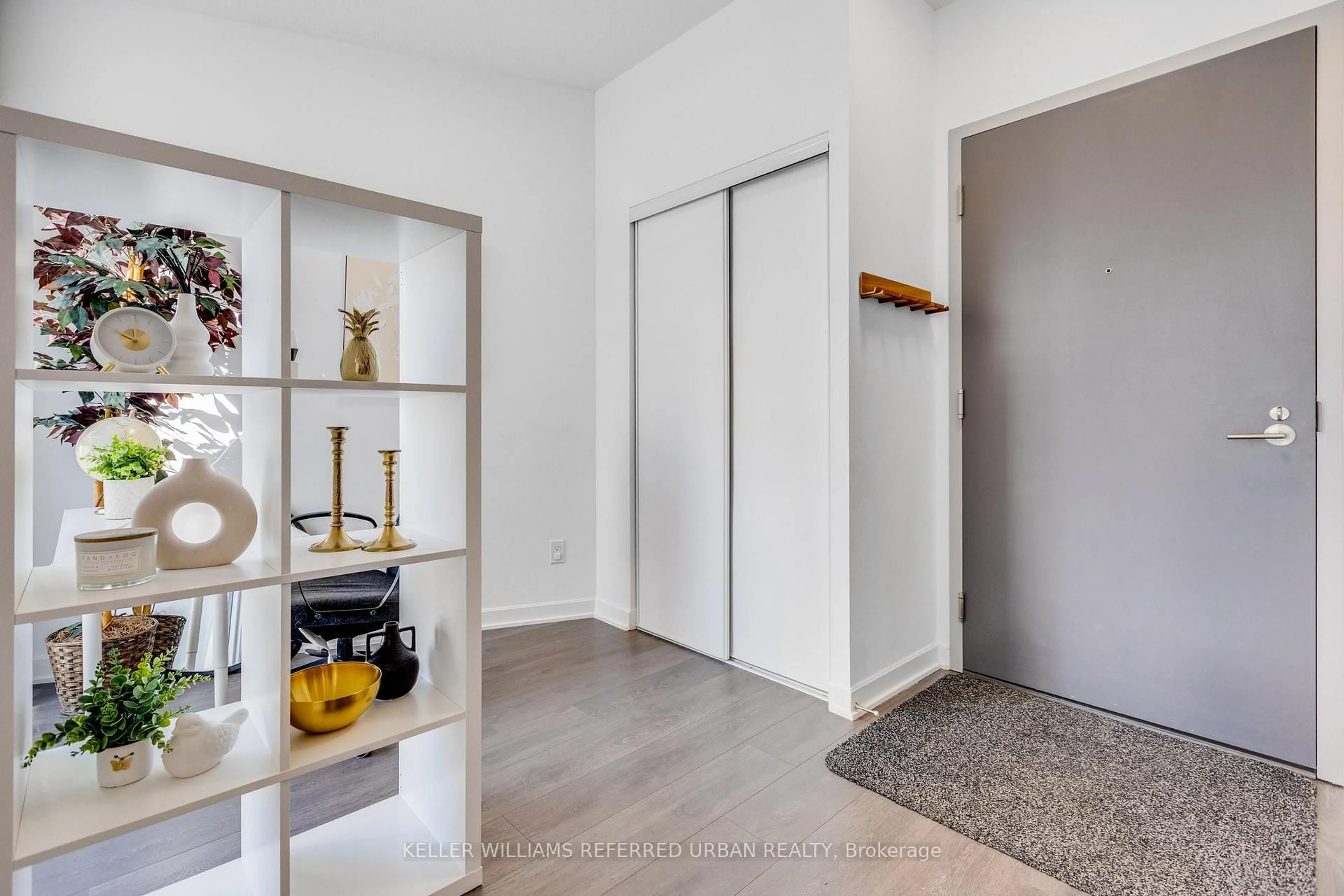 Indoor entryway for 38 Forest Manor Rd #505, Toronto Ontario M2J 0H4