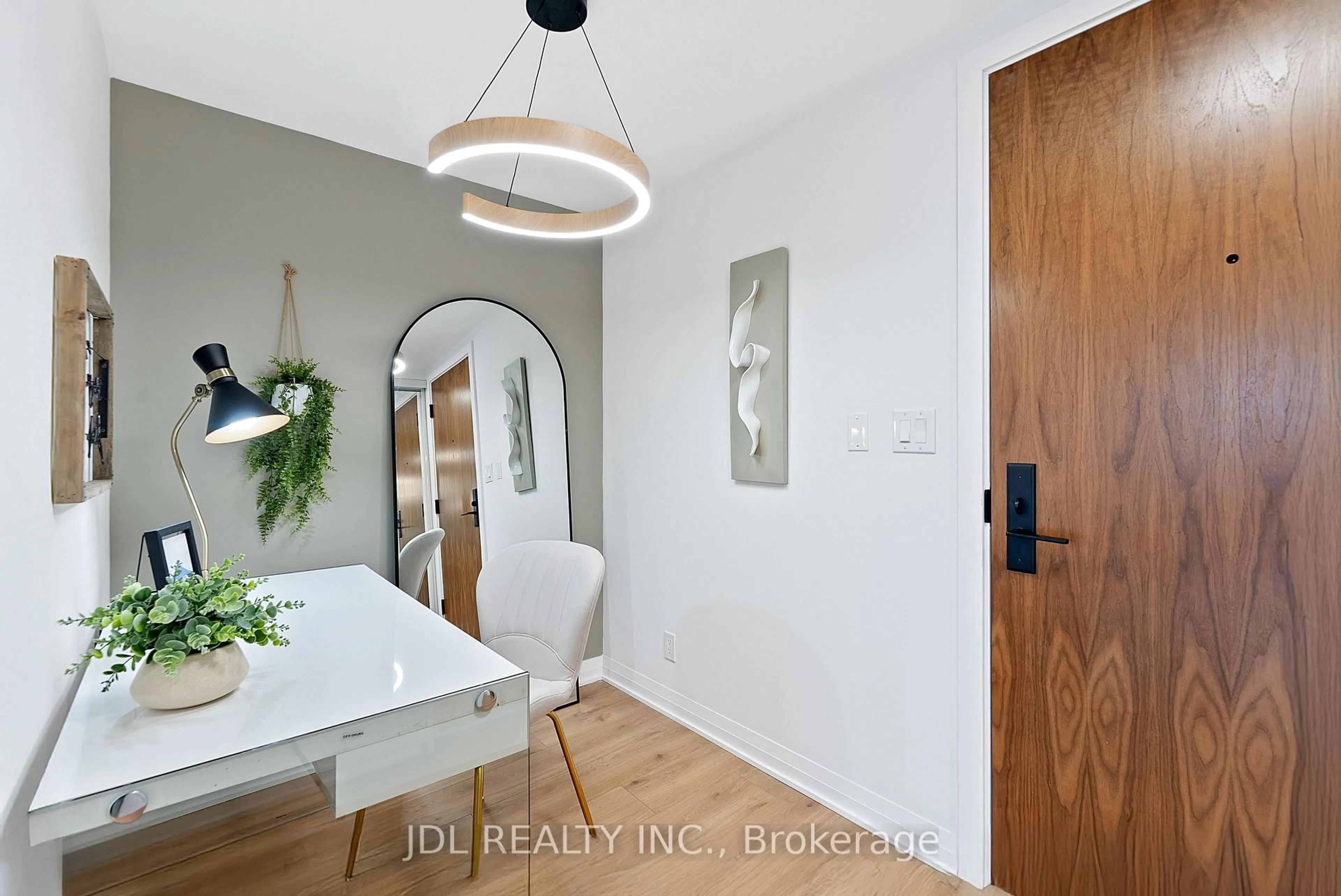 Indoor entryway for 99 Foxbar Rd #1001, Toronto Ontario M4V 0B2