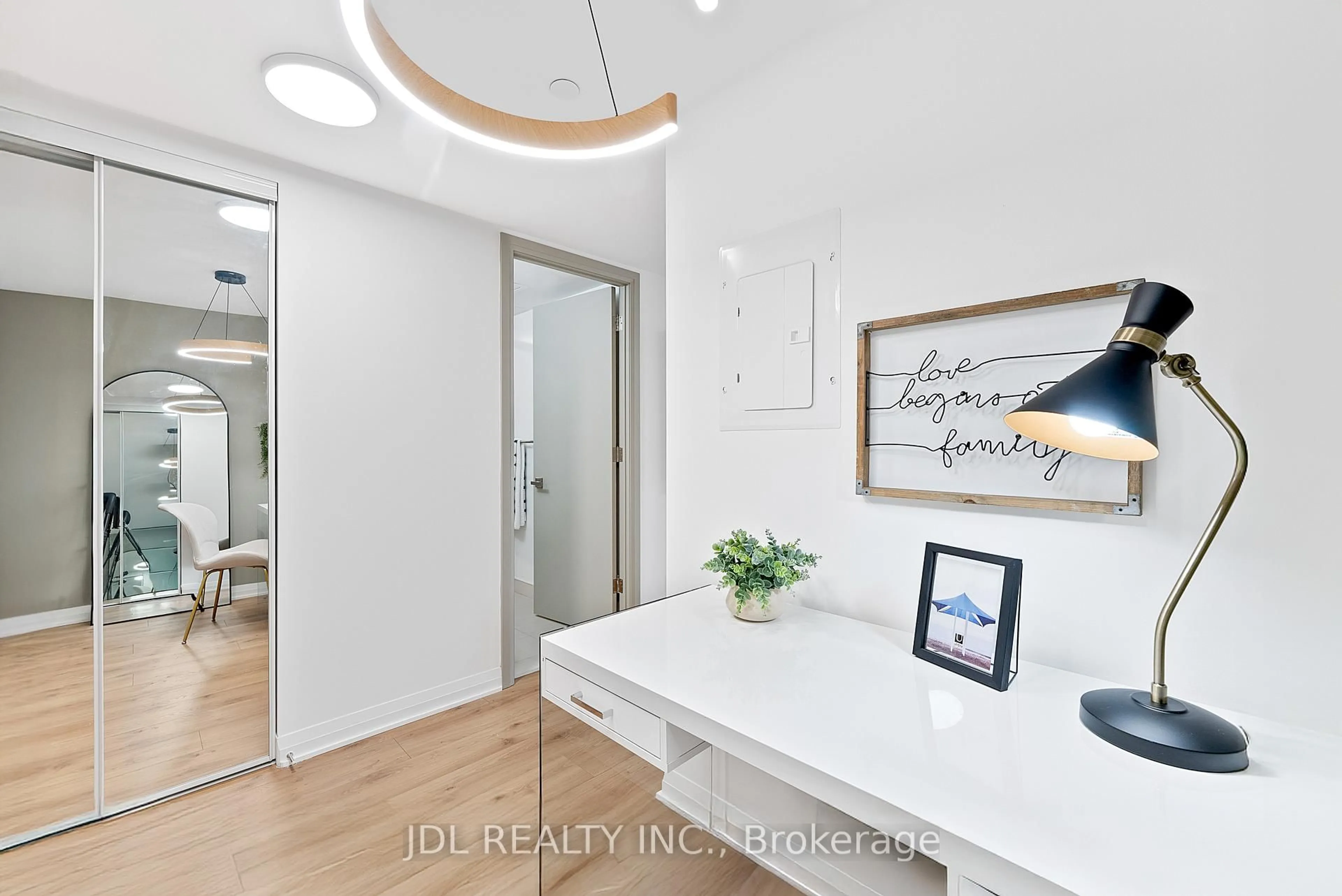 Indoor entryway for 99 Foxbar Rd #1001, Toronto Ontario M4V 0B2