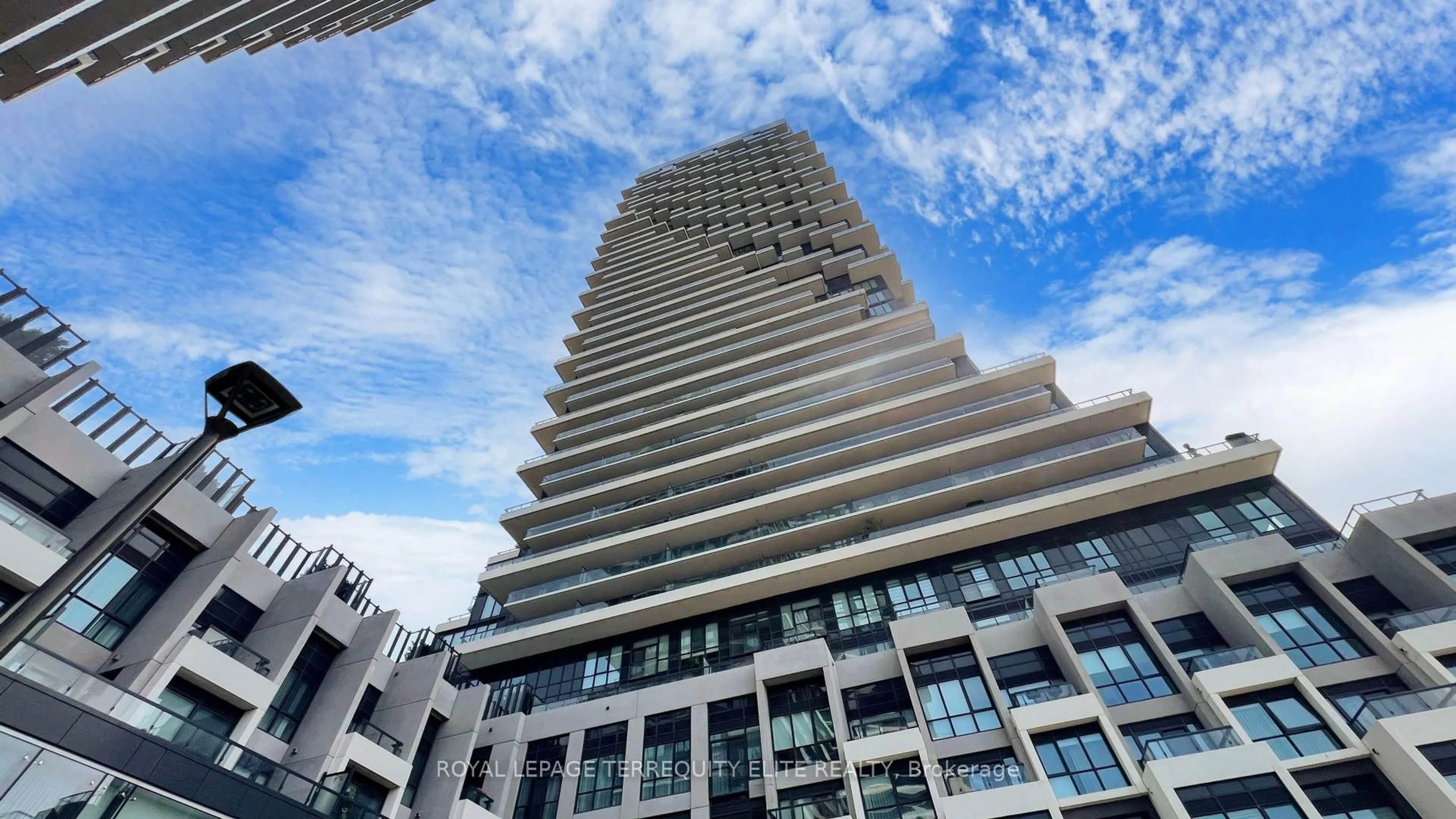 Indoor foyer for 30 Inn On The Park Dr #521, Toronto Ontario M3C 0P7