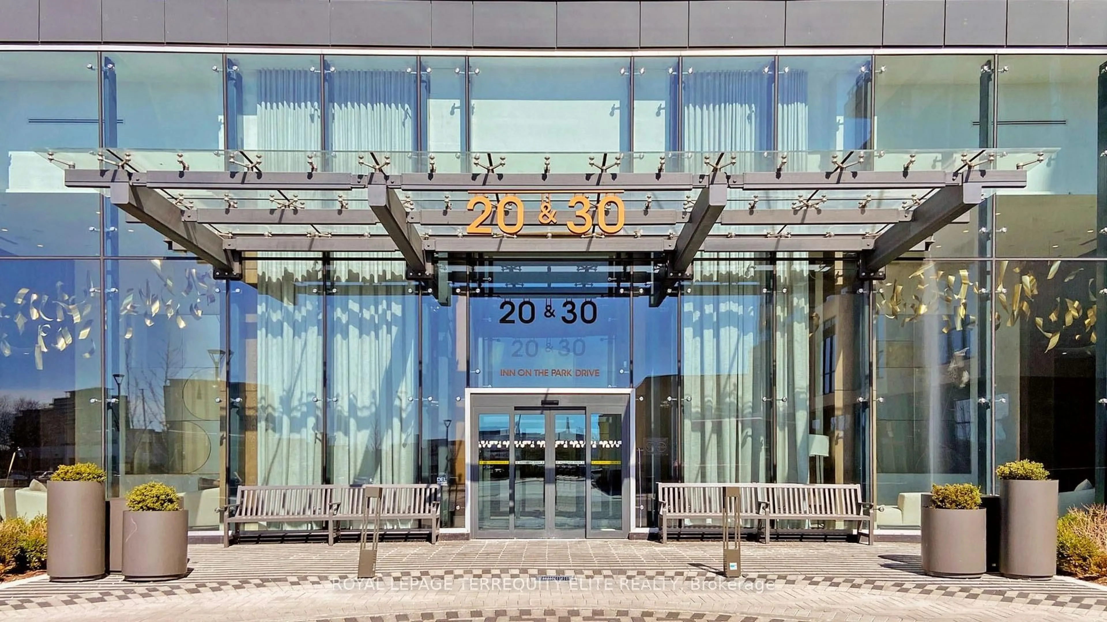 Indoor foyer for 30 Inn On The Park Dr #521, Toronto Ontario M3C 0P7