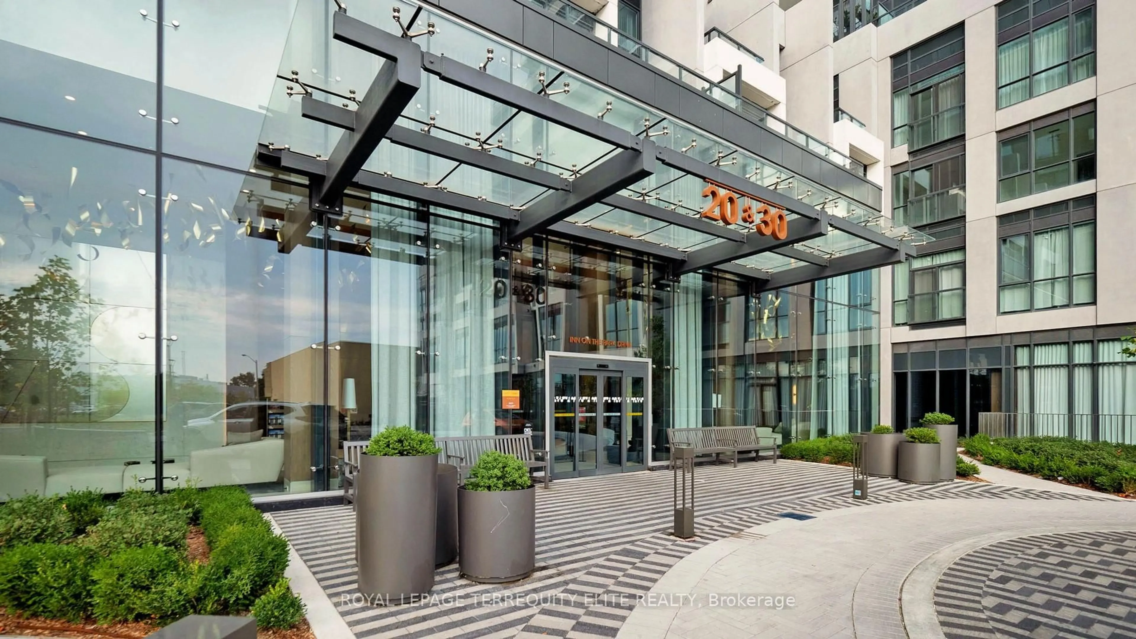 Lobby for 30 Inn On The Park Dr #521, Toronto Ontario M3C 0P7