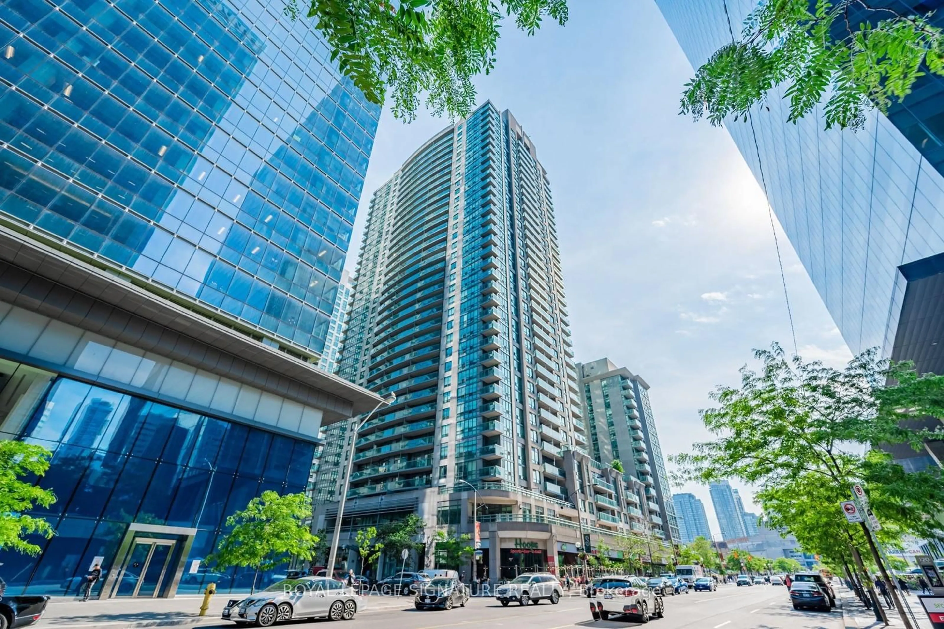 Unknown for 30 Grand Trunk Cres #3906, Toronto Ontario M5J 3A4