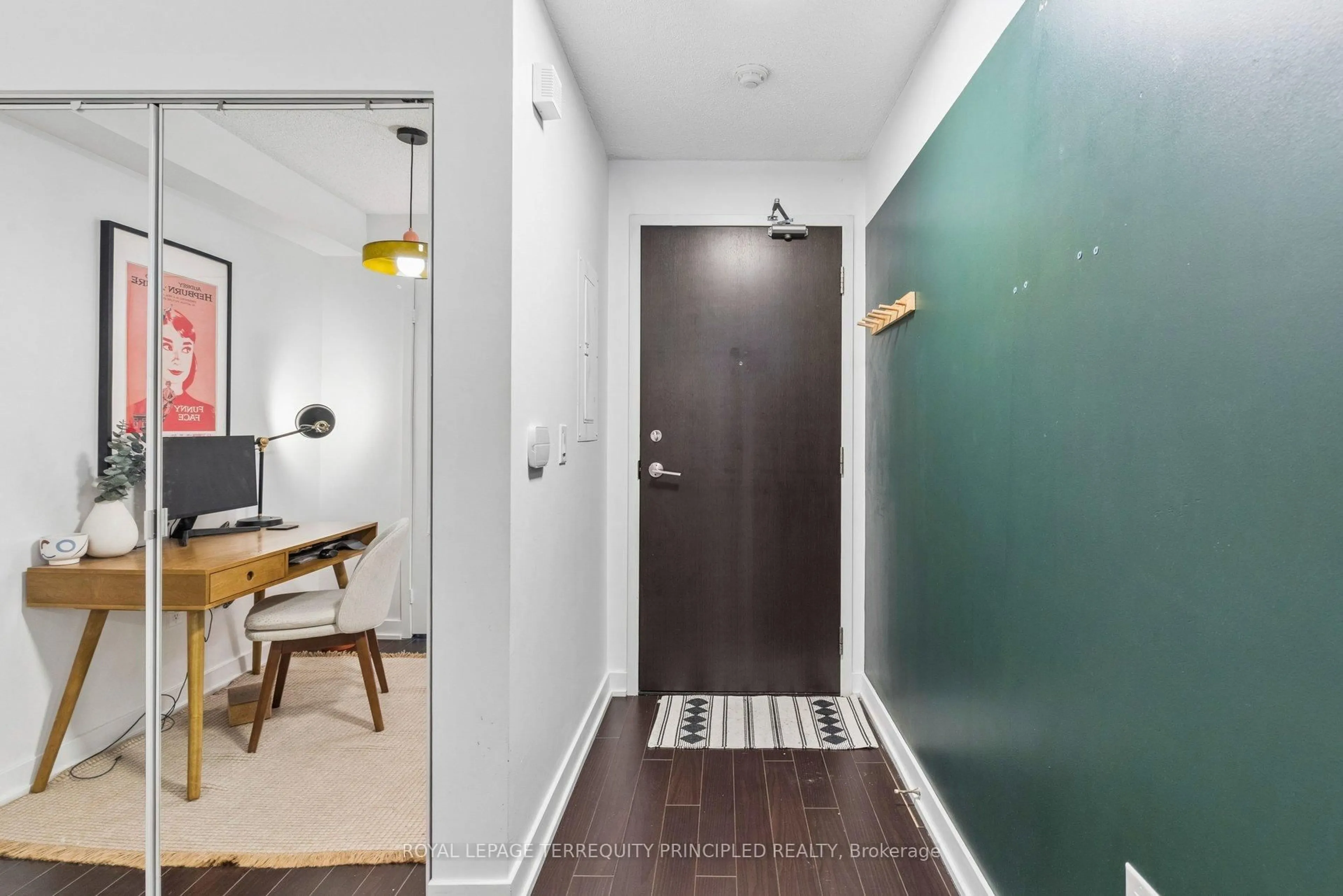 Indoor entryway for 38 Dan Deckie Way #1605, Toronto Ontario M5V 2V6