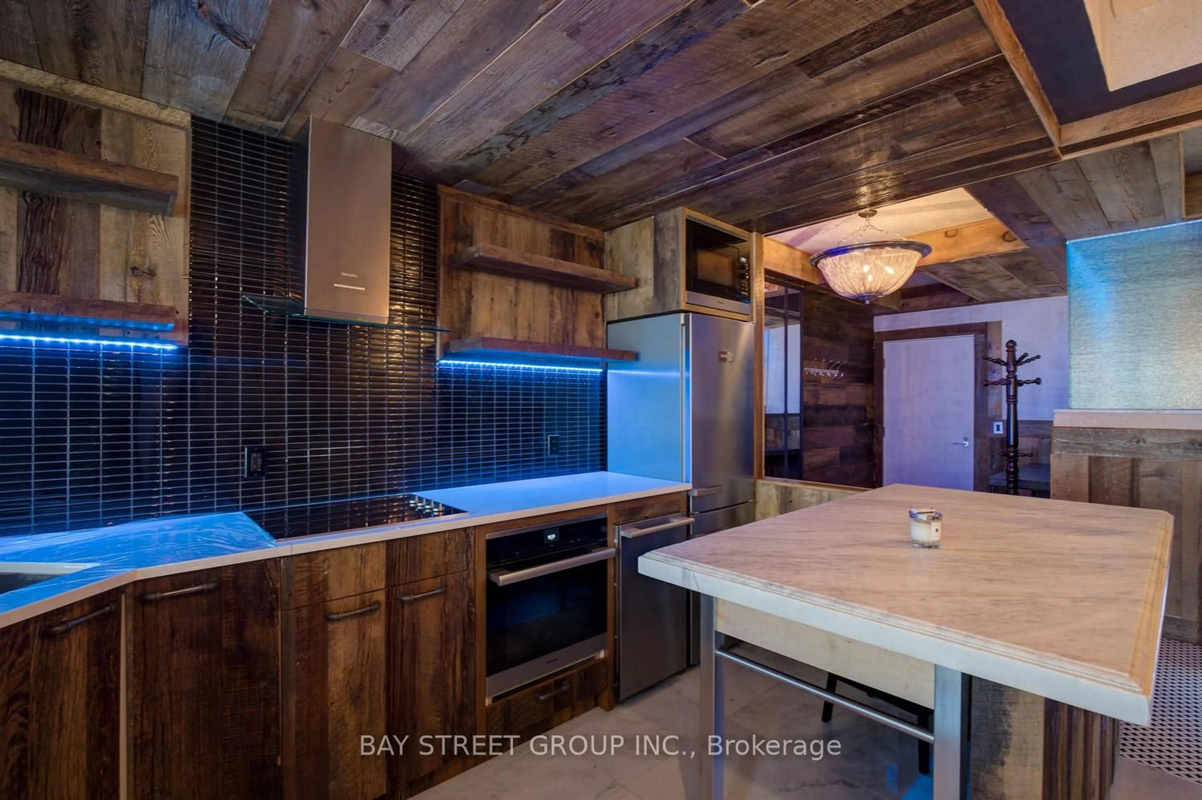 Rustic kitchen, unknown for 68 Yorkville Ave #301, Toronto Ontario M5R 3V7