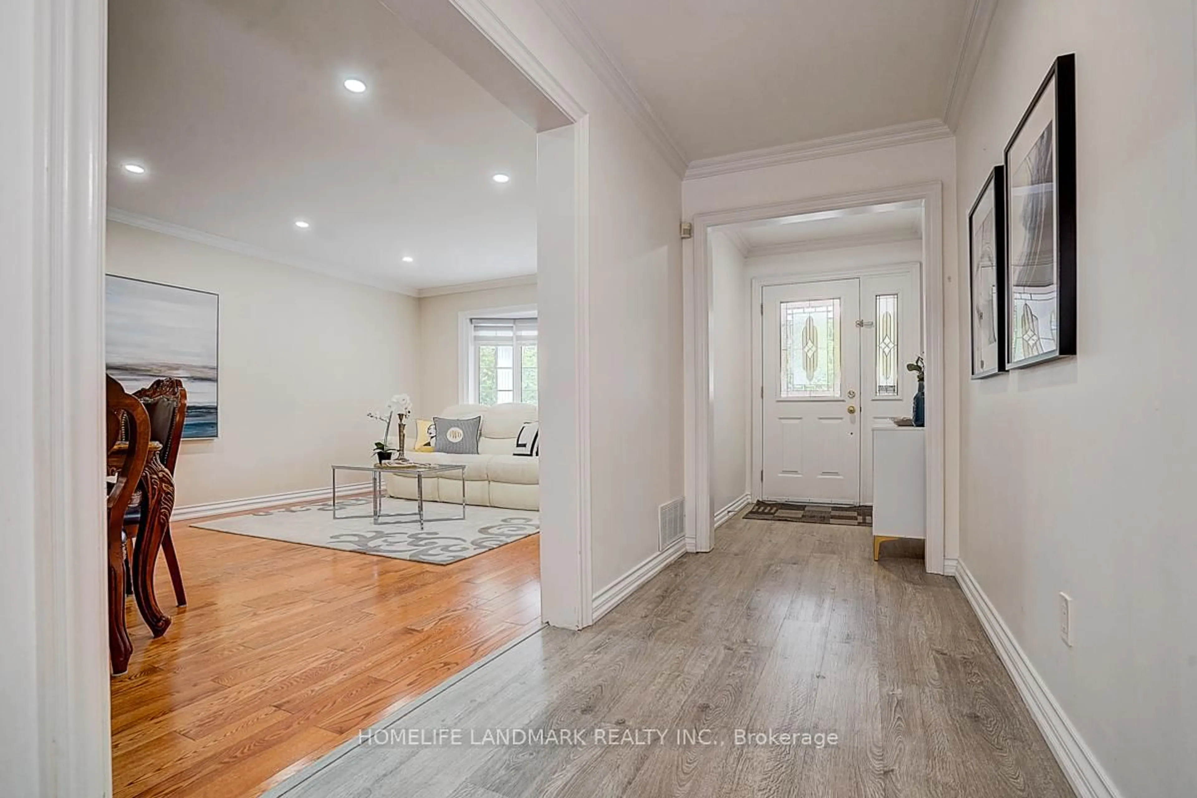 Indoor entryway for 89 Whitehorn Cres, Toronto Ontario M2J 3B1