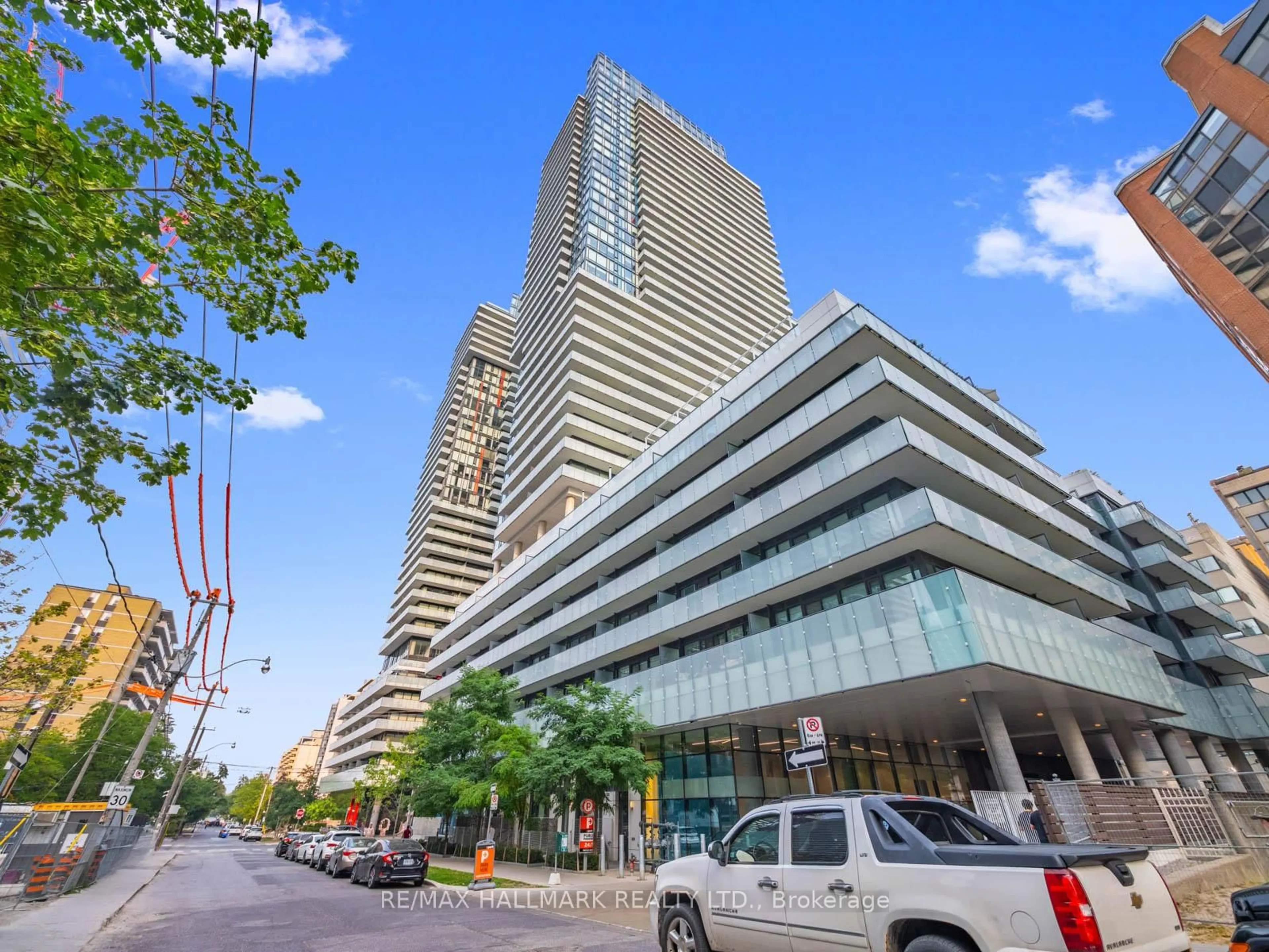 Indoor foyer for 161 Roehampton Ave #2208, Toronto Ontario M4P 0C8