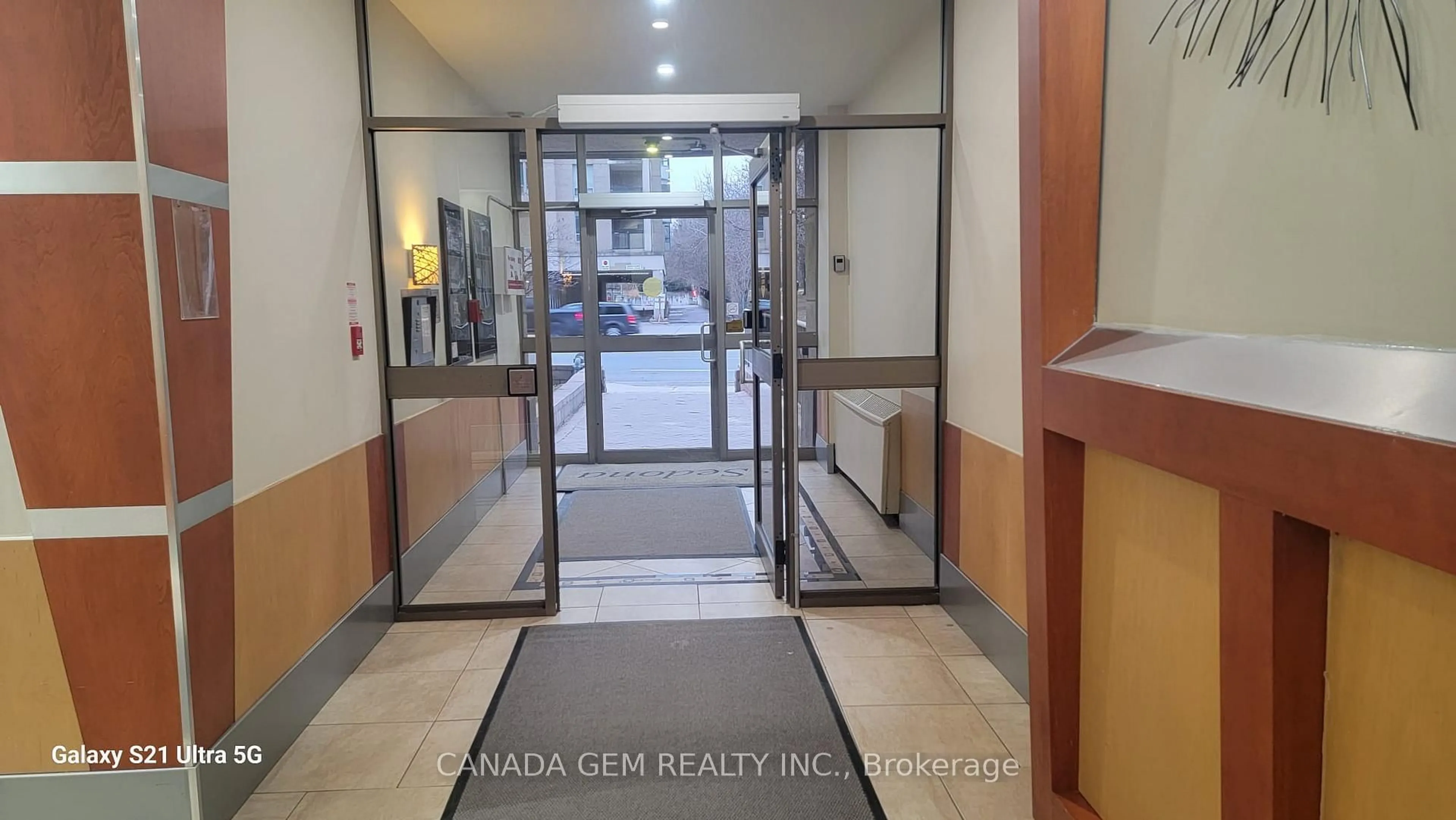 Indoor foyer for 5949 Yonge St #1201, Toronto Ontario M2M 3V8