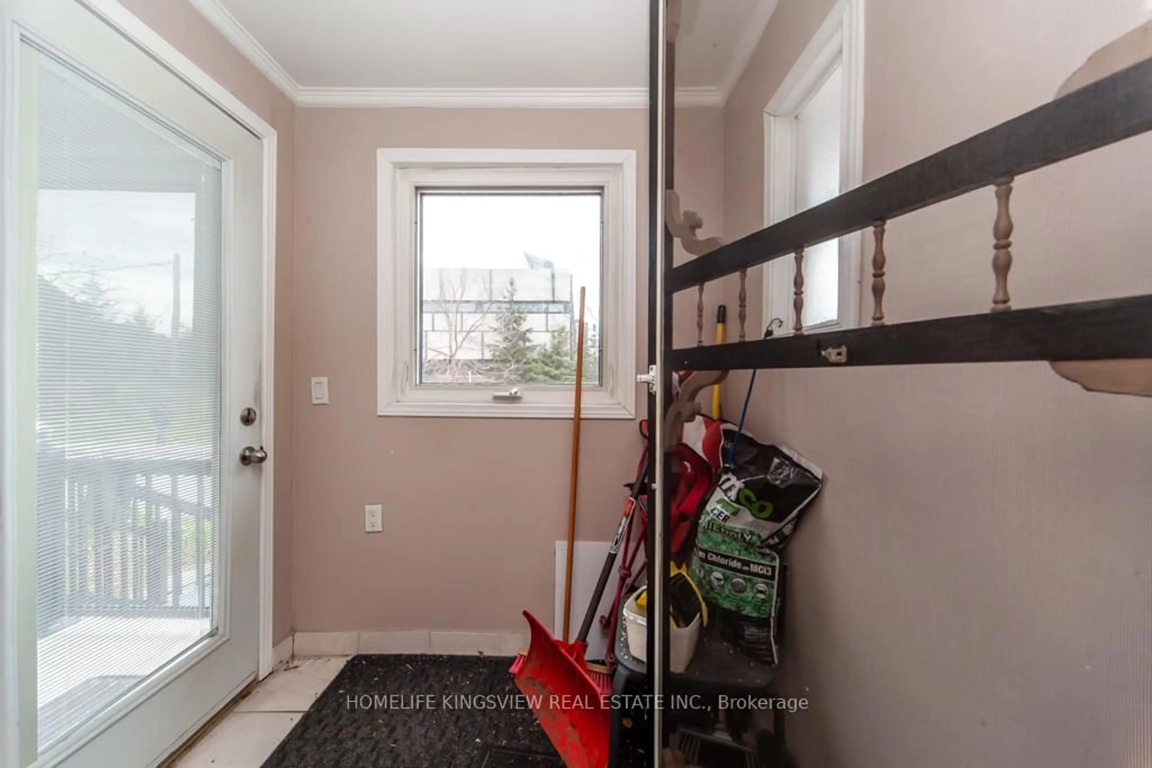Indoor entryway for 46 Coolmine Rd, Toronto Ontario M6J 3E9