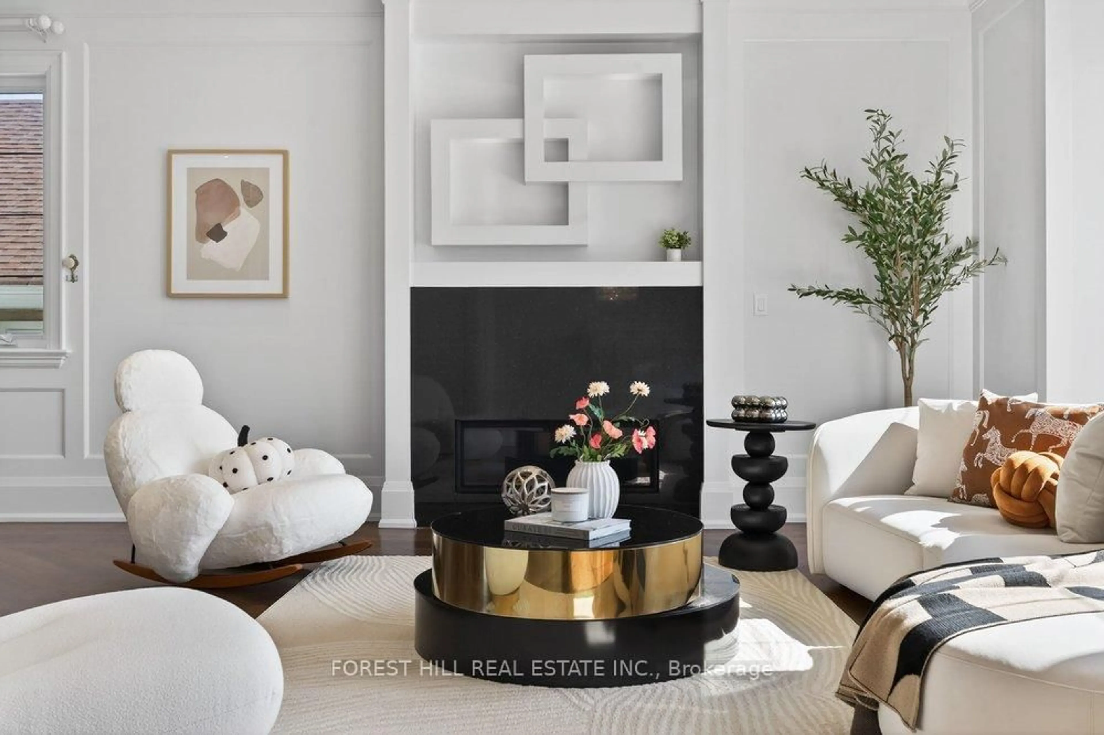 Living room with furniture, unknown for 26 Madawaska Ave, Toronto Ontario M2M 2P9