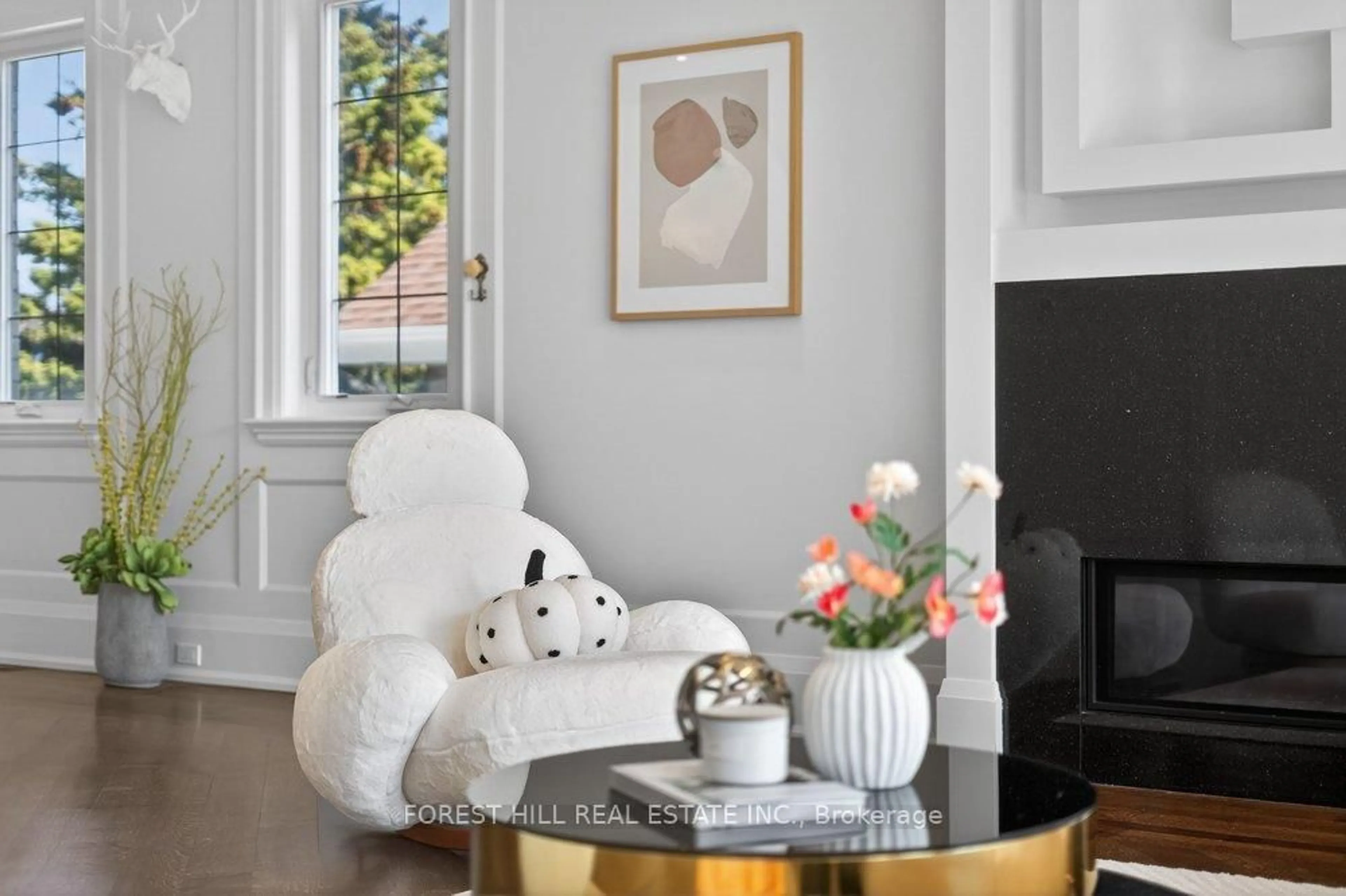 Living room with furniture, unknown for 26 Madawaska Ave, Toronto Ontario M2M 2P9