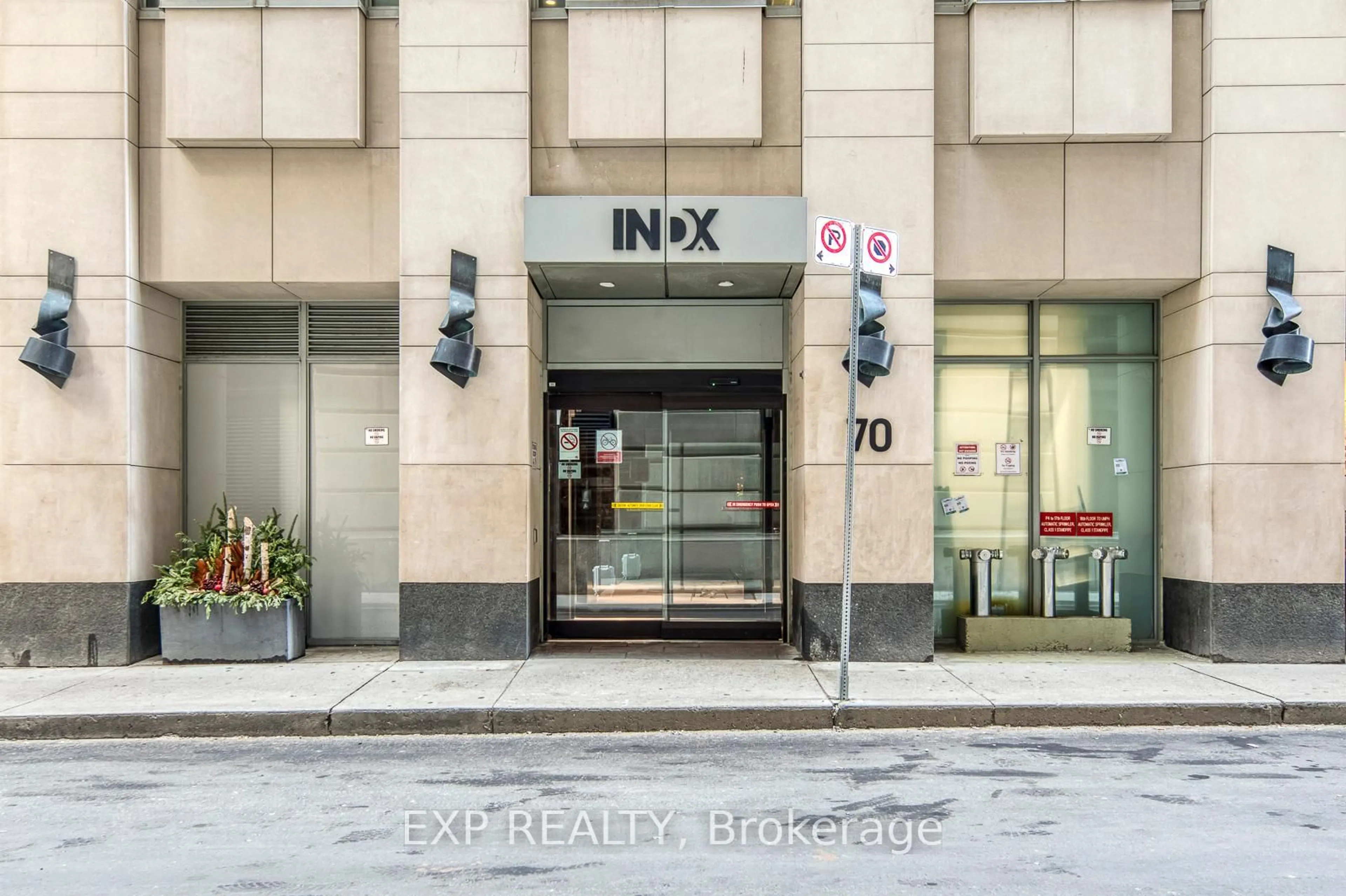 Unknown for 70 Temperance St #4706, Toronto Ontario M5H 0B1