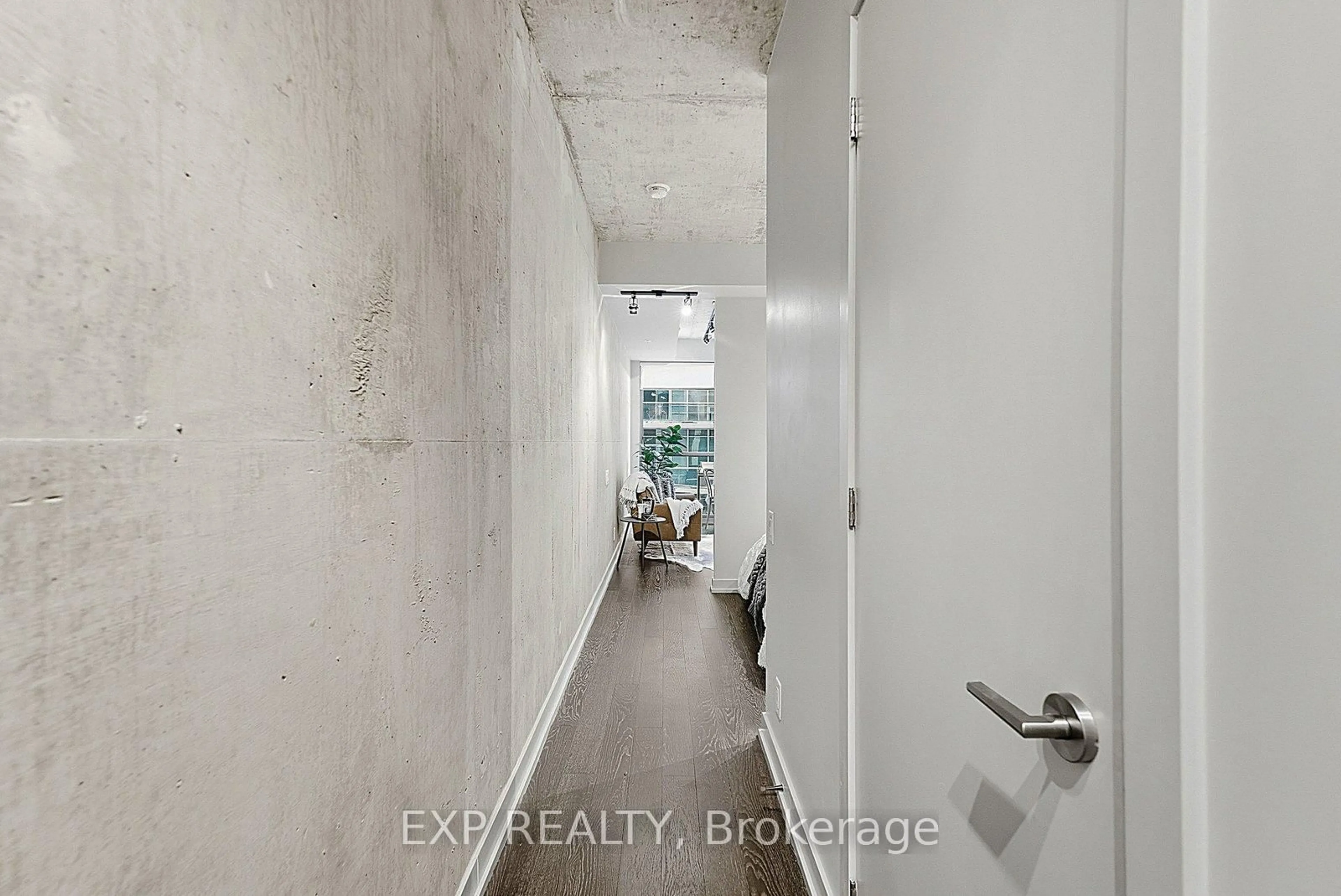 Indoor entryway for 39 Brant St #416, Toronto Ontario M5V 2L9