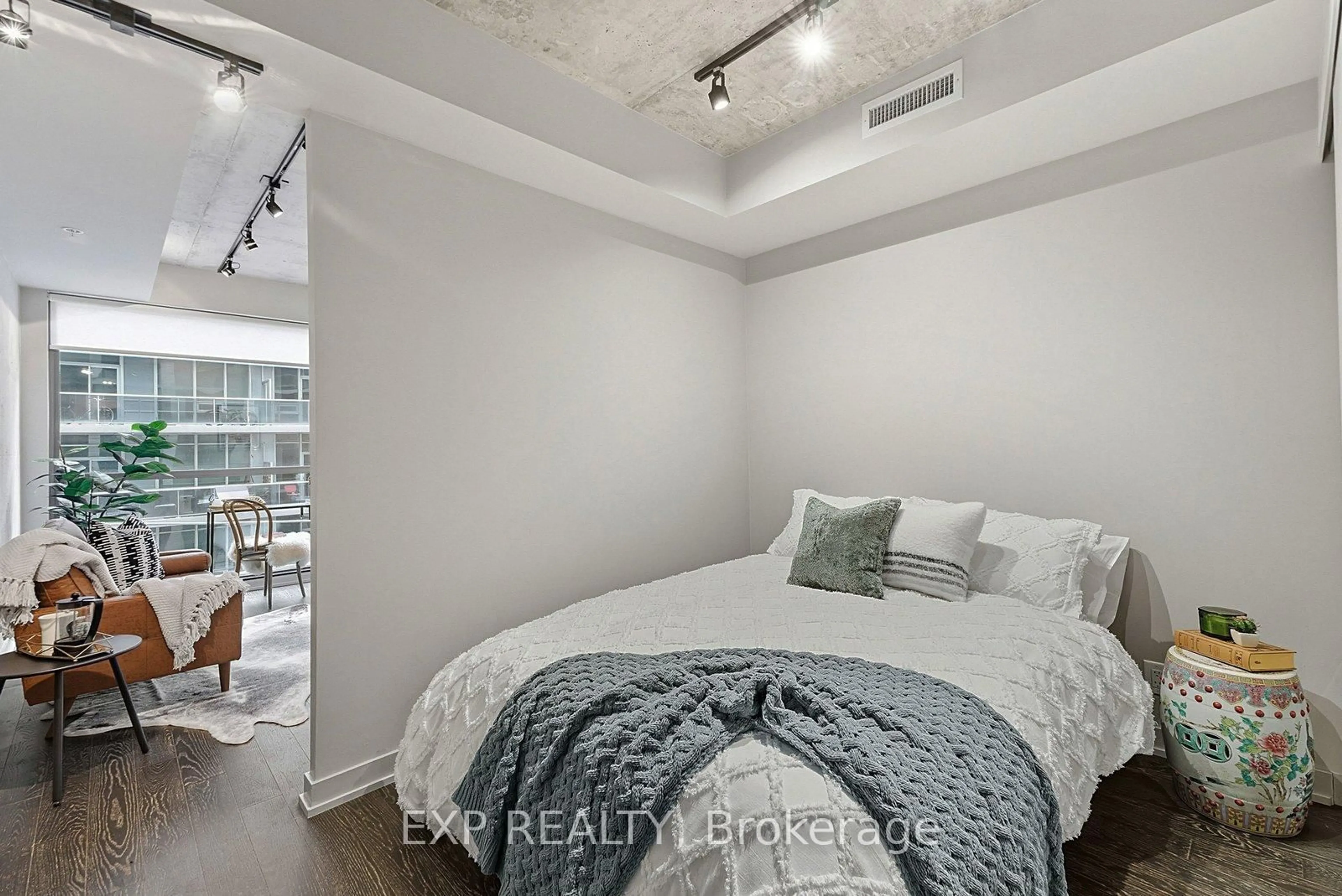 Bedroom with bed, unknown for 39 Brant St #416, Toronto Ontario M5V 2L9