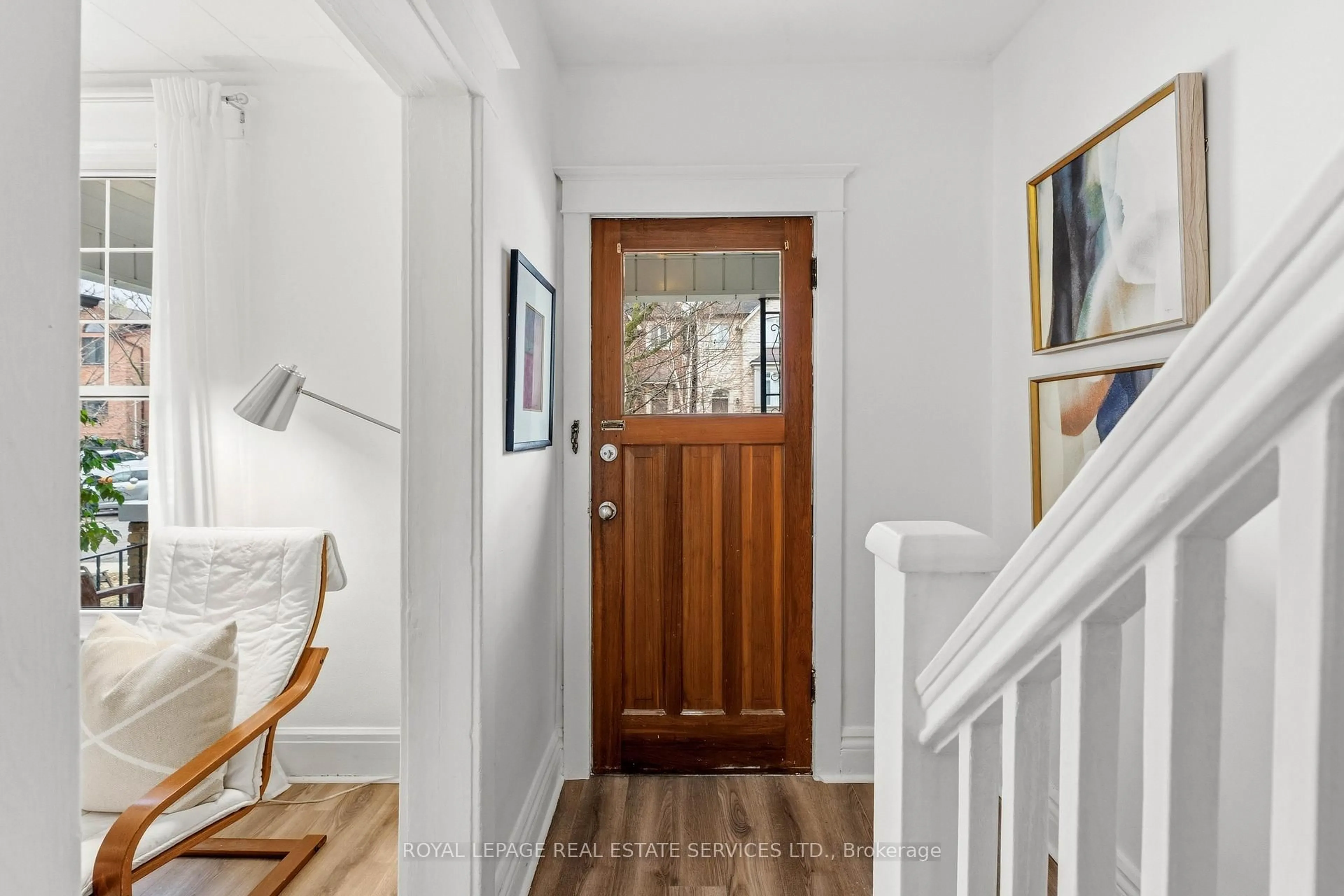 Indoor entryway for 186 Roslin Ave, Toronto Ontario M4N 1Z6