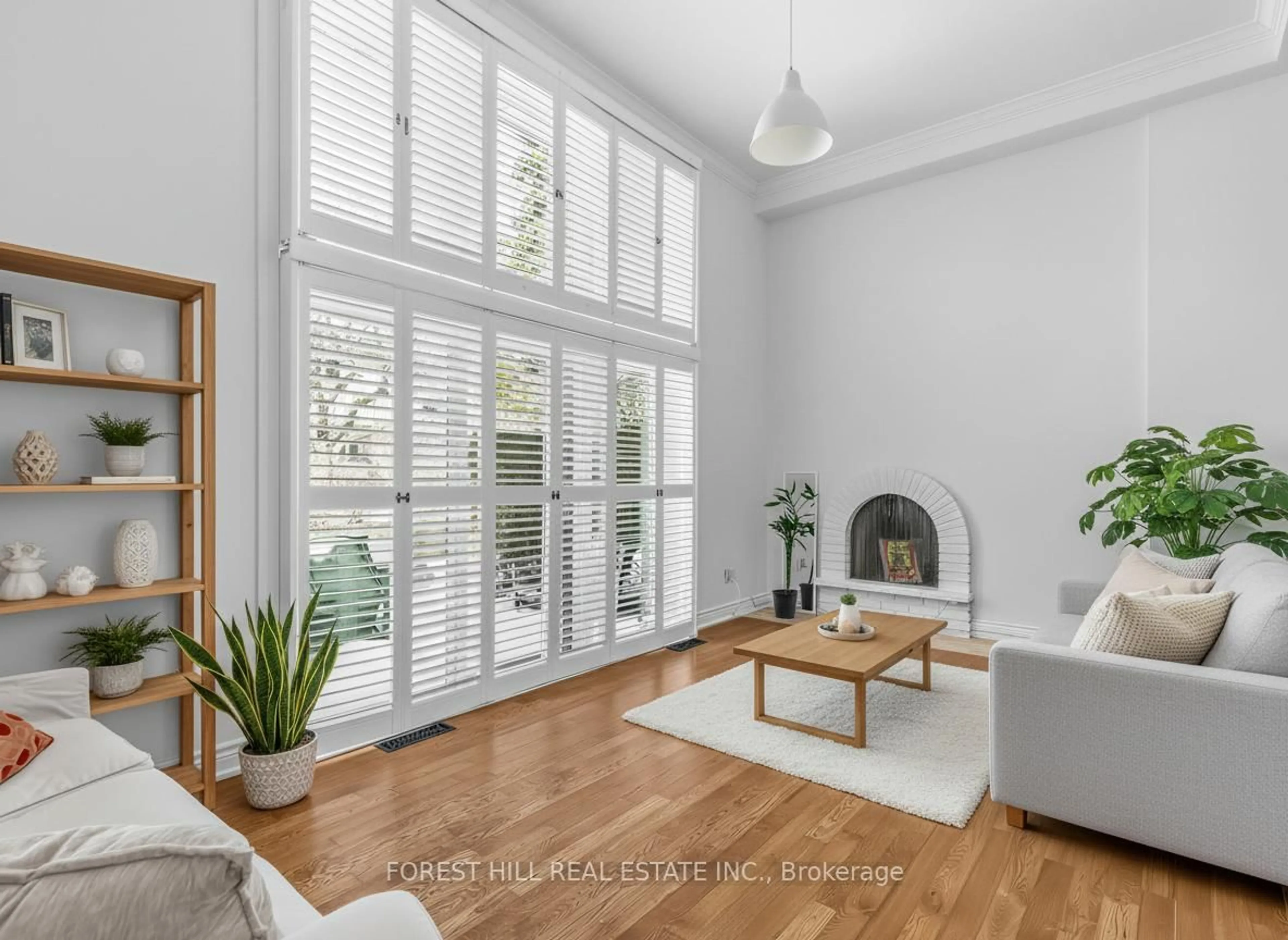 Living room with furniture, unknown for 81 Scenic Mill Way, Toronto Ontario M2L 1S9