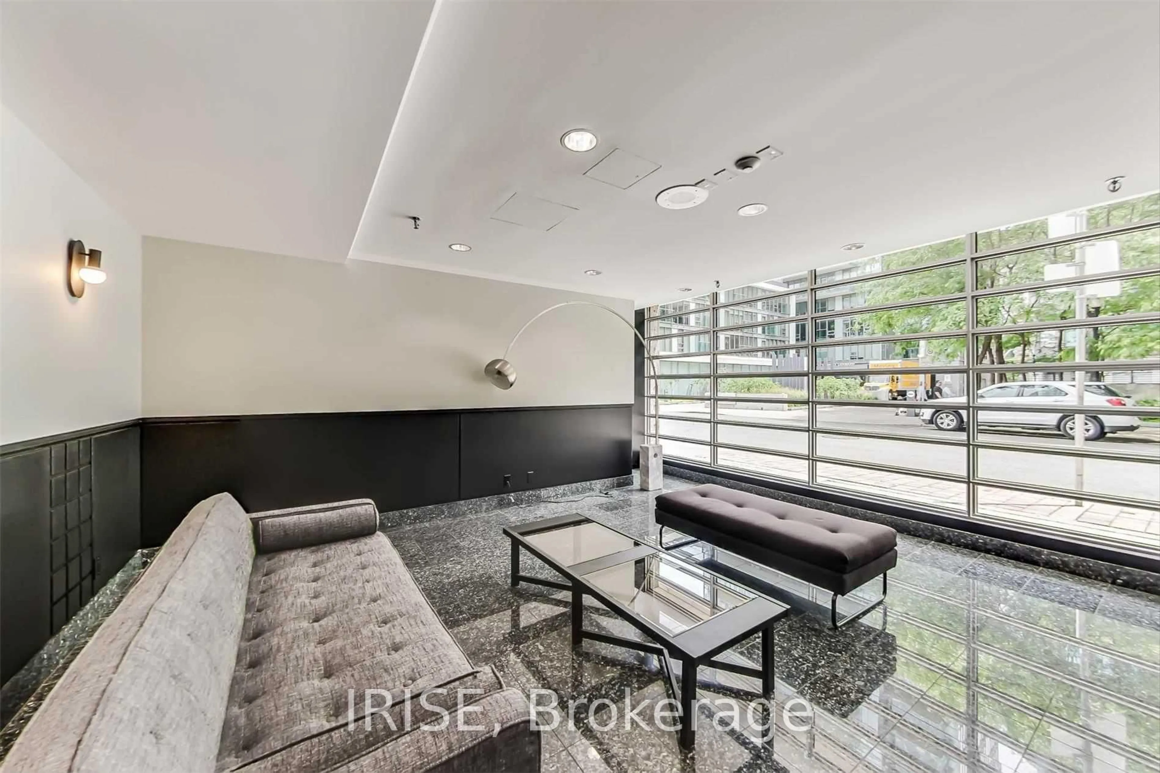 Unknown for 50 Lombard St #2402, Toronto Ontario M5C 2X4