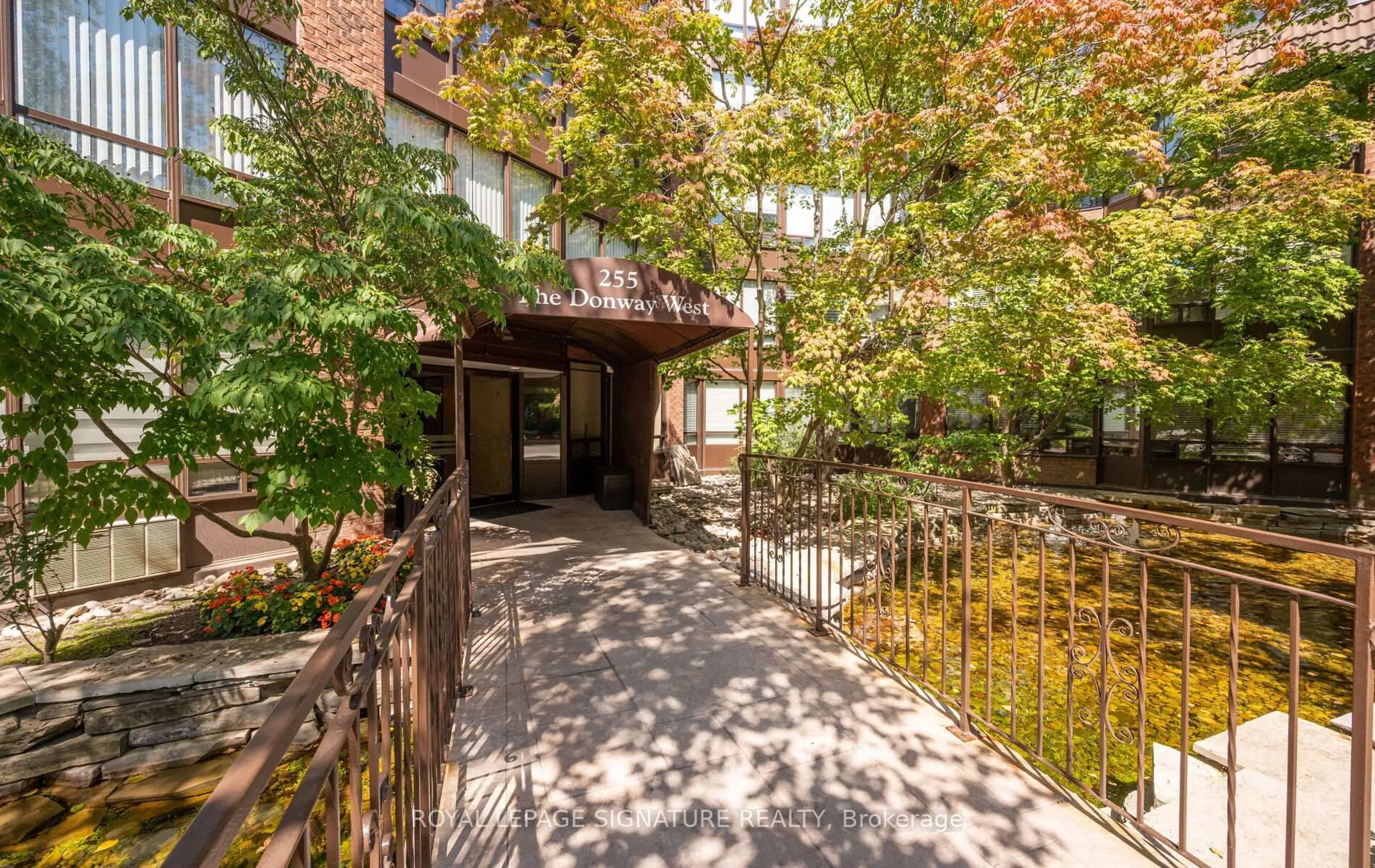 Patio, street for 255 The Donway #115, Toronto Ontario M3B 3M3