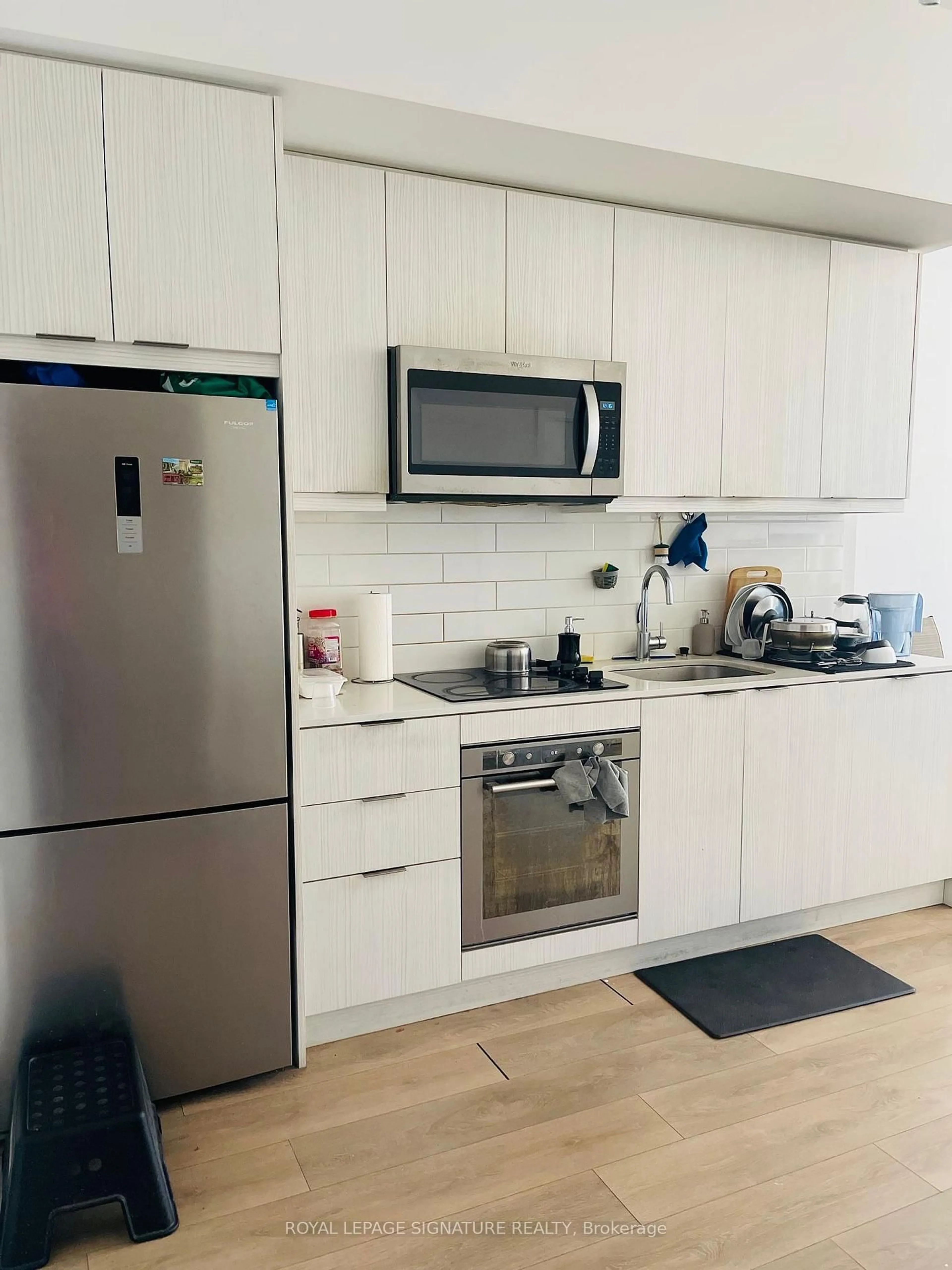 Standard kitchen, unknown for 38 Forest Manor Rd #301, Toronto Ontario M2J 1M1