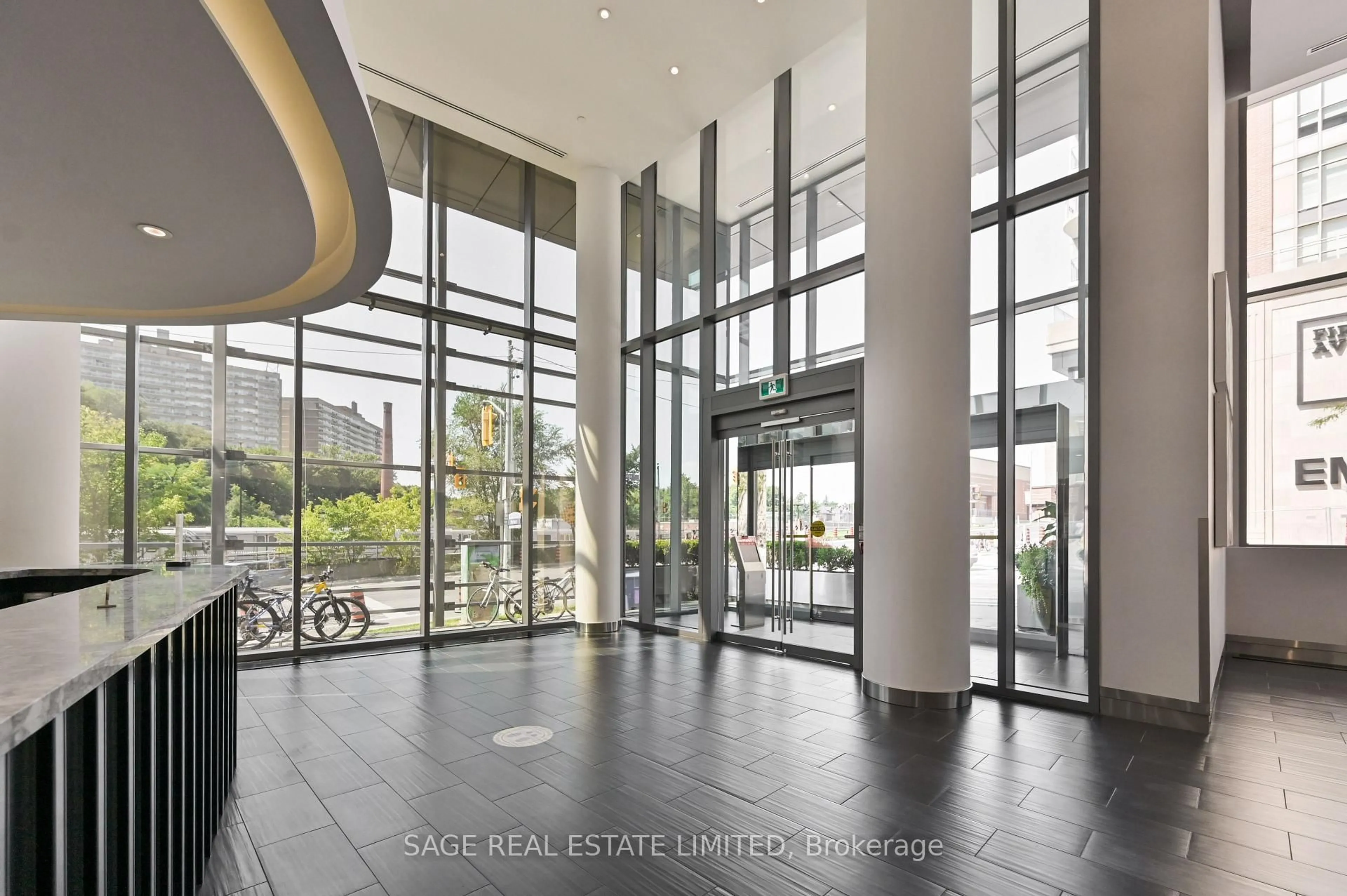 Indoor foyer for 1815 Yonge St #507, Toronto Ontario M4S 1X8