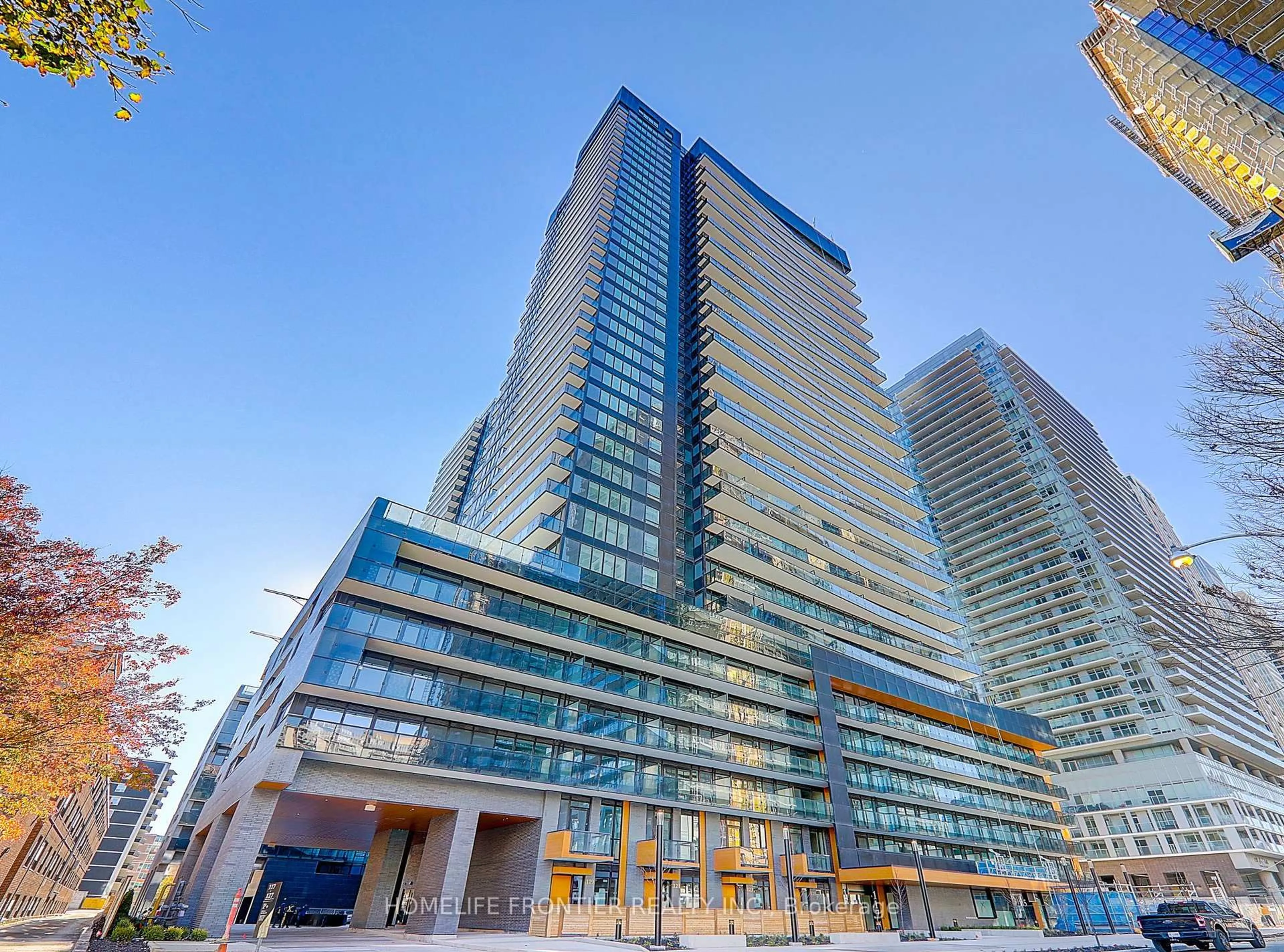 Indoor foyer for 117 Broadway Ave #417, Toronto Ontario M4P 1V3