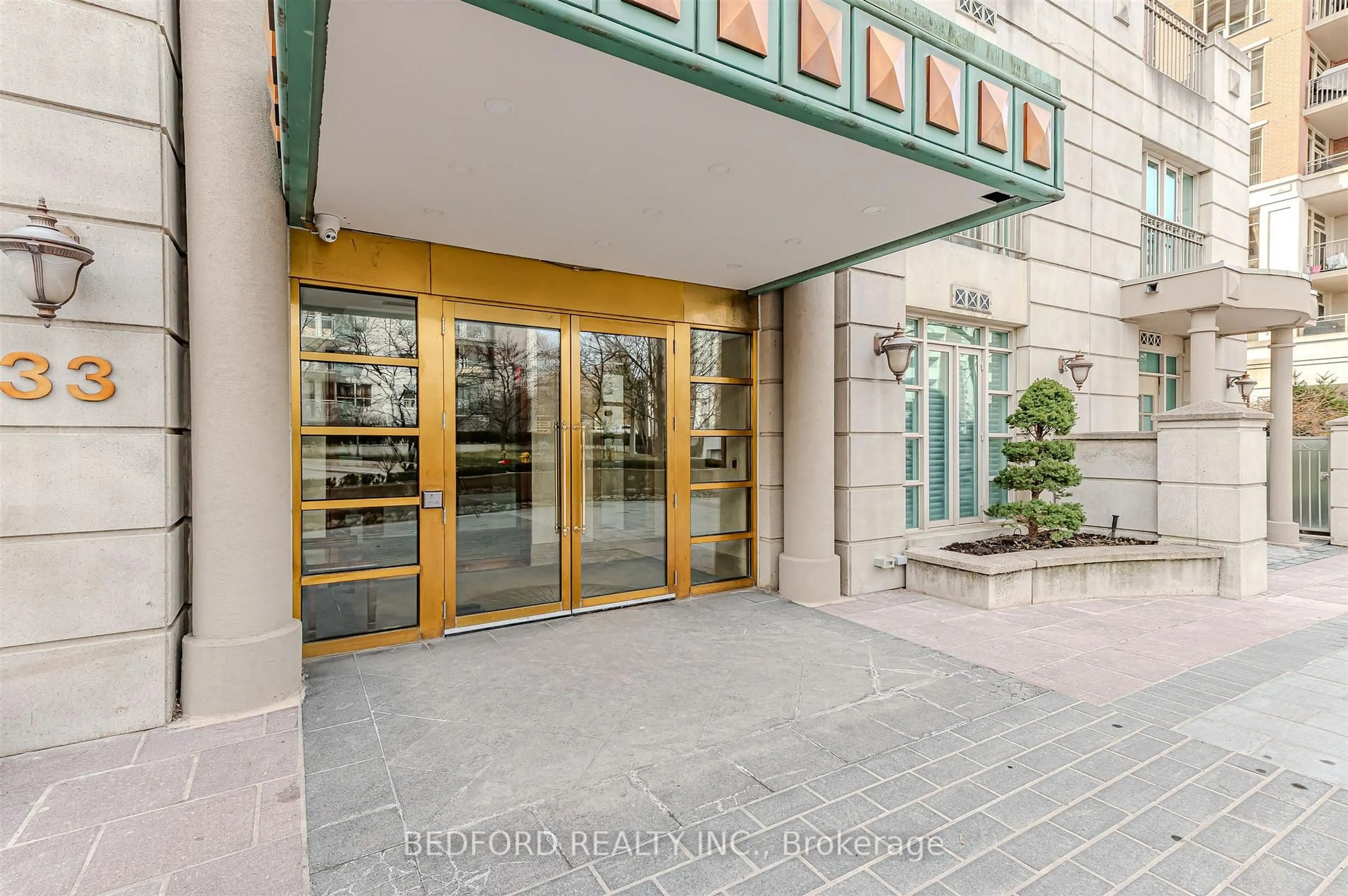 Indoor foyer for 33 Delisle Ave #704, Toronto Ontario M4V 3C7