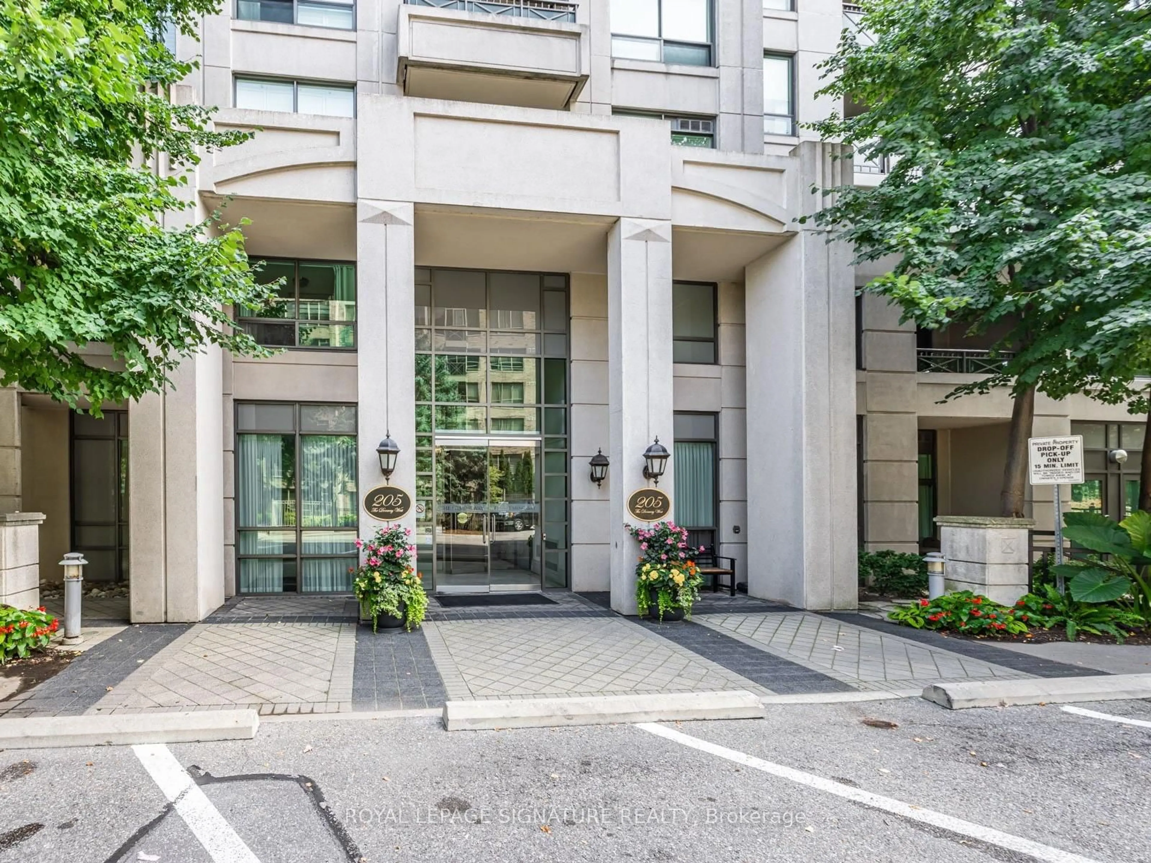 Indoor foyer for 205 The Donway W #801, Toronto Ontario M3B 3S5