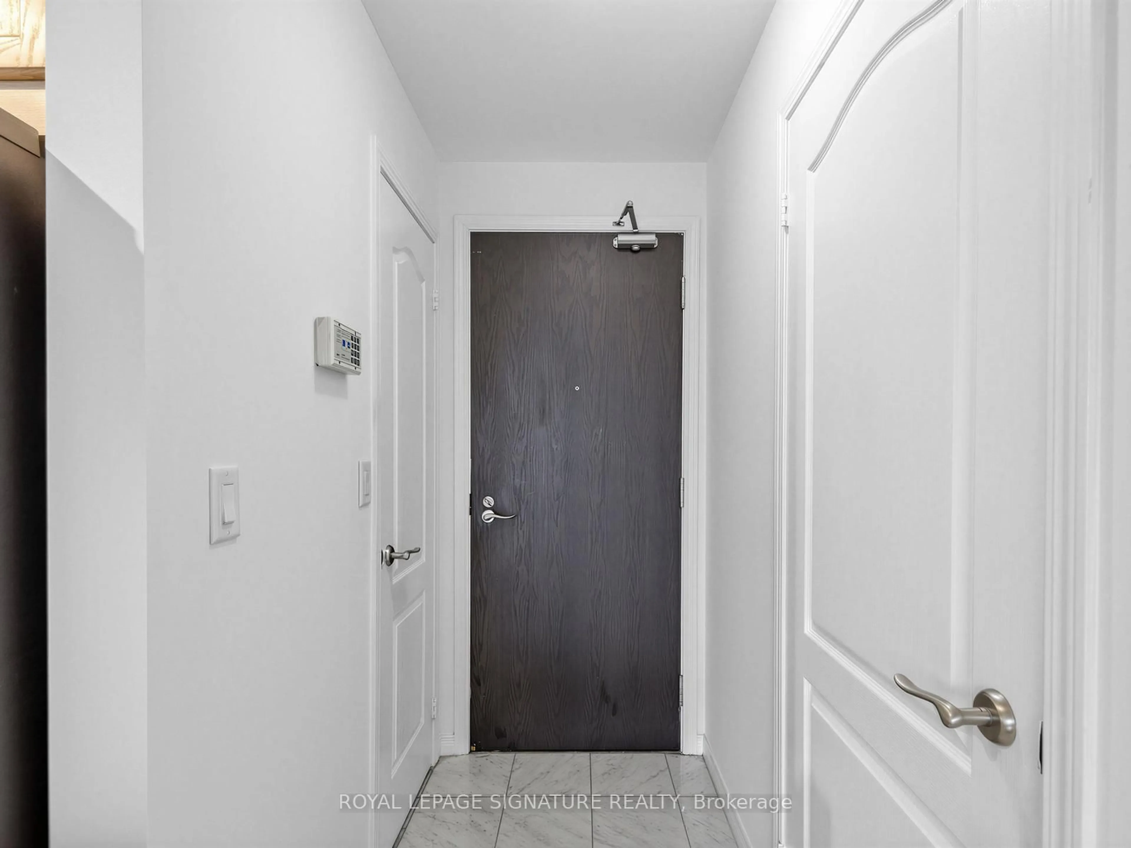 Indoor entryway for 205 The Donway W #801, Toronto Ontario M3B 3S5