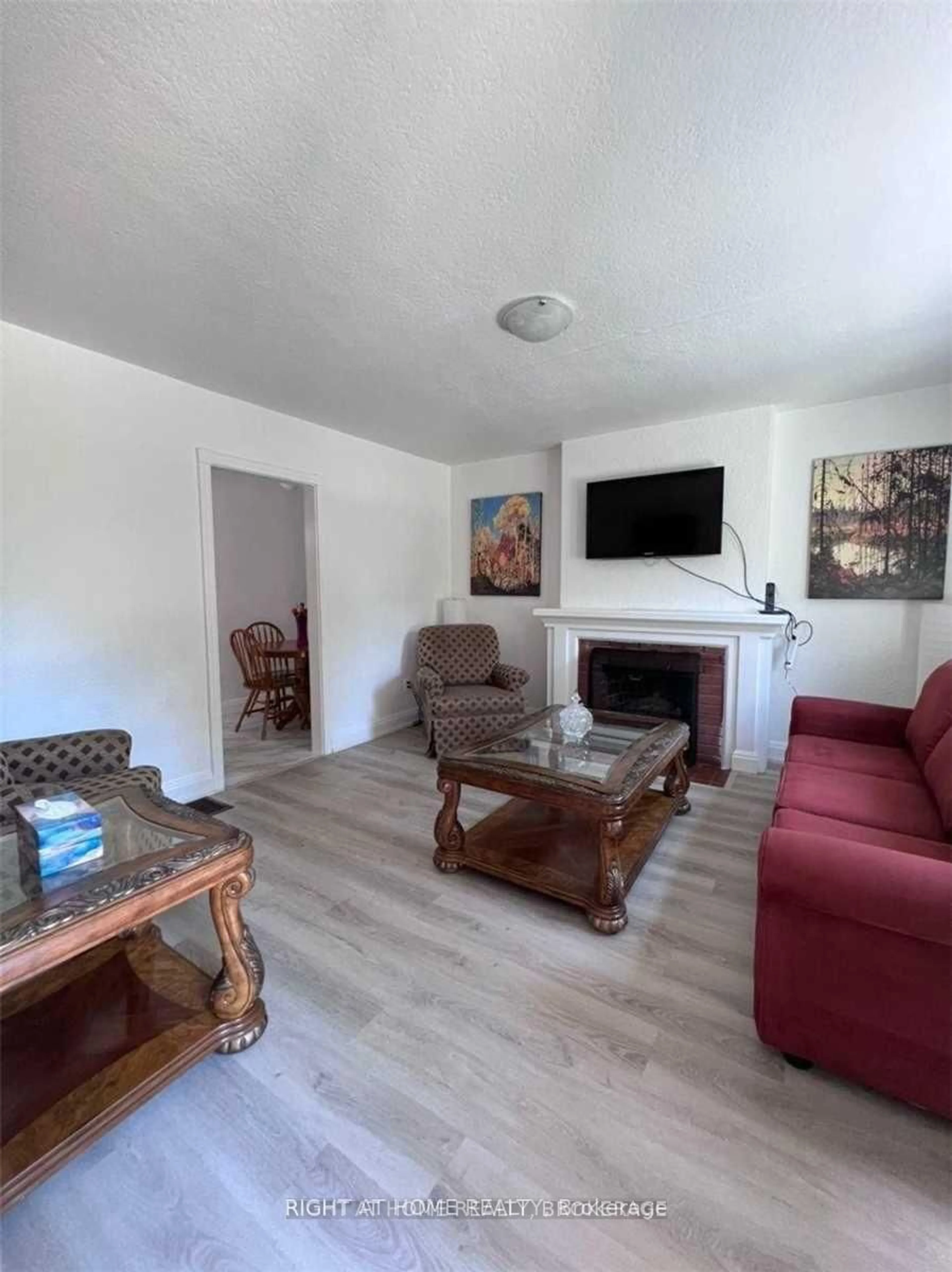 Living room with furniture, wood/laminate floor for 280 Woburn Ave, Toronto Ontario M5M 1K9