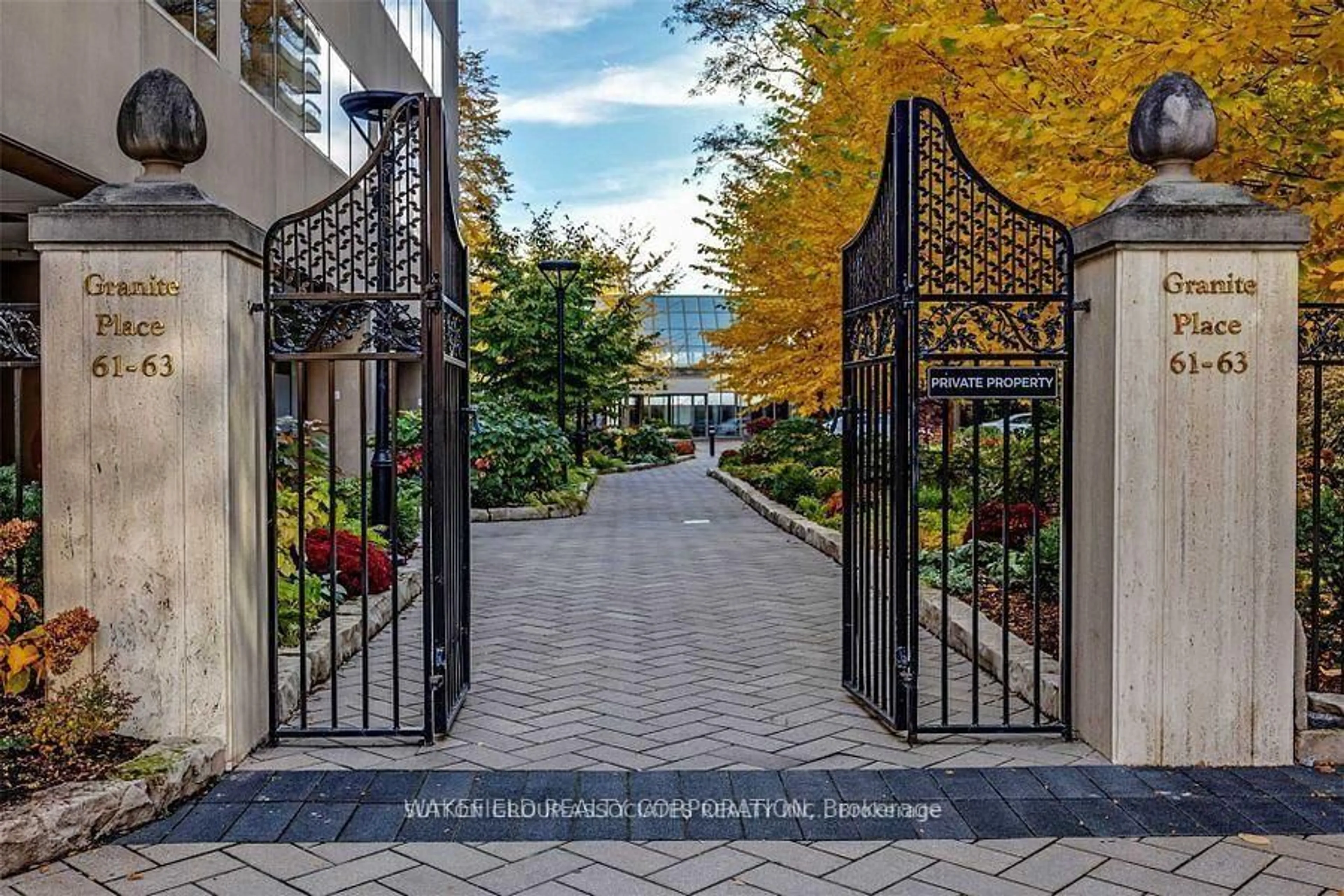 Unknown for 61 St Clair Ave #1602, Toronto Ontario M4V 2Y8