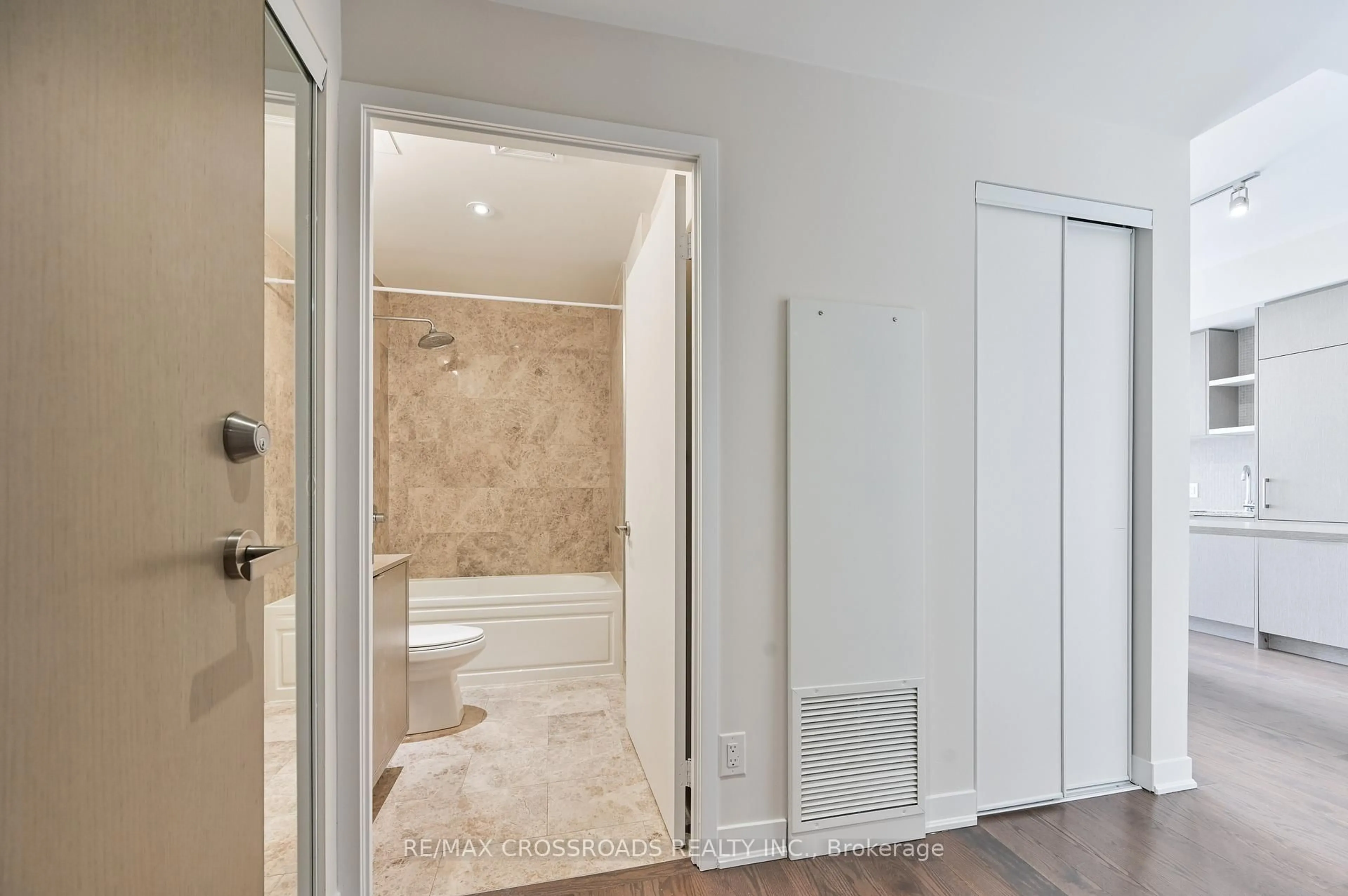 Unknown for 88 Harbour St #6805, Toronto Ontario M5J 0C3