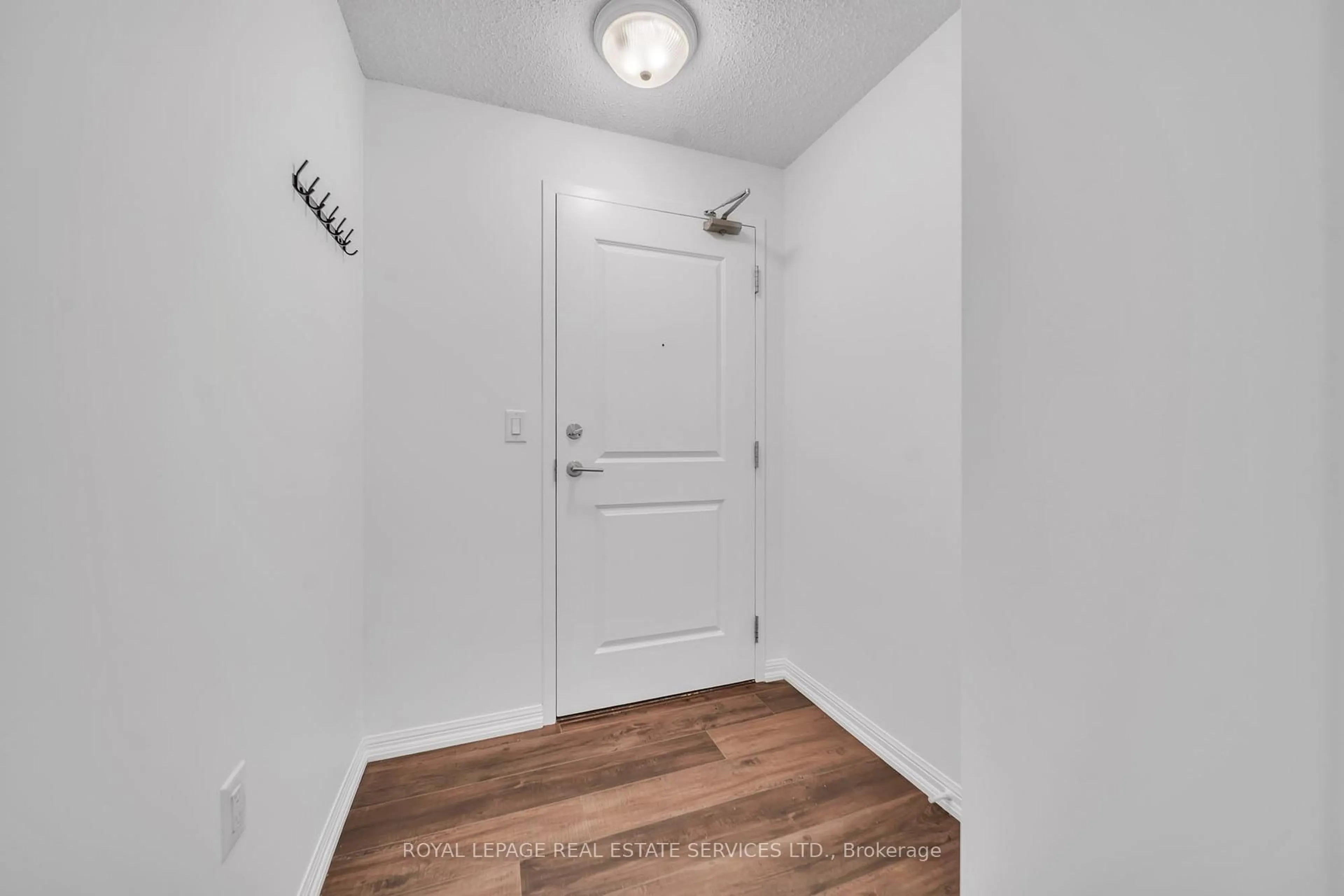 Indoor entryway for 125 Western Battery Rd #502, Toronto Ontario M6K 3R8