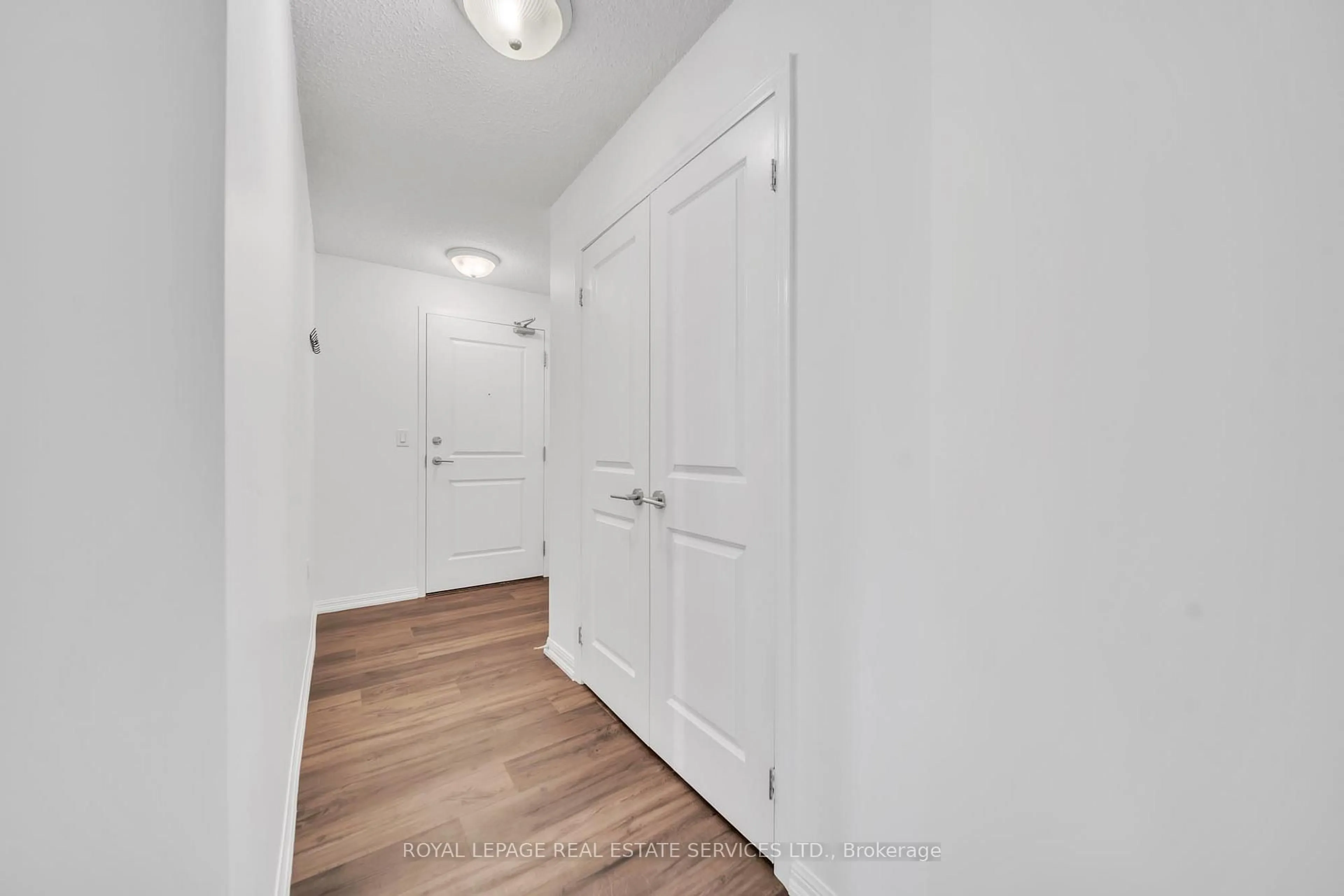 Indoor entryway for 125 Western Battery Rd #502, Toronto Ontario M6K 3R8