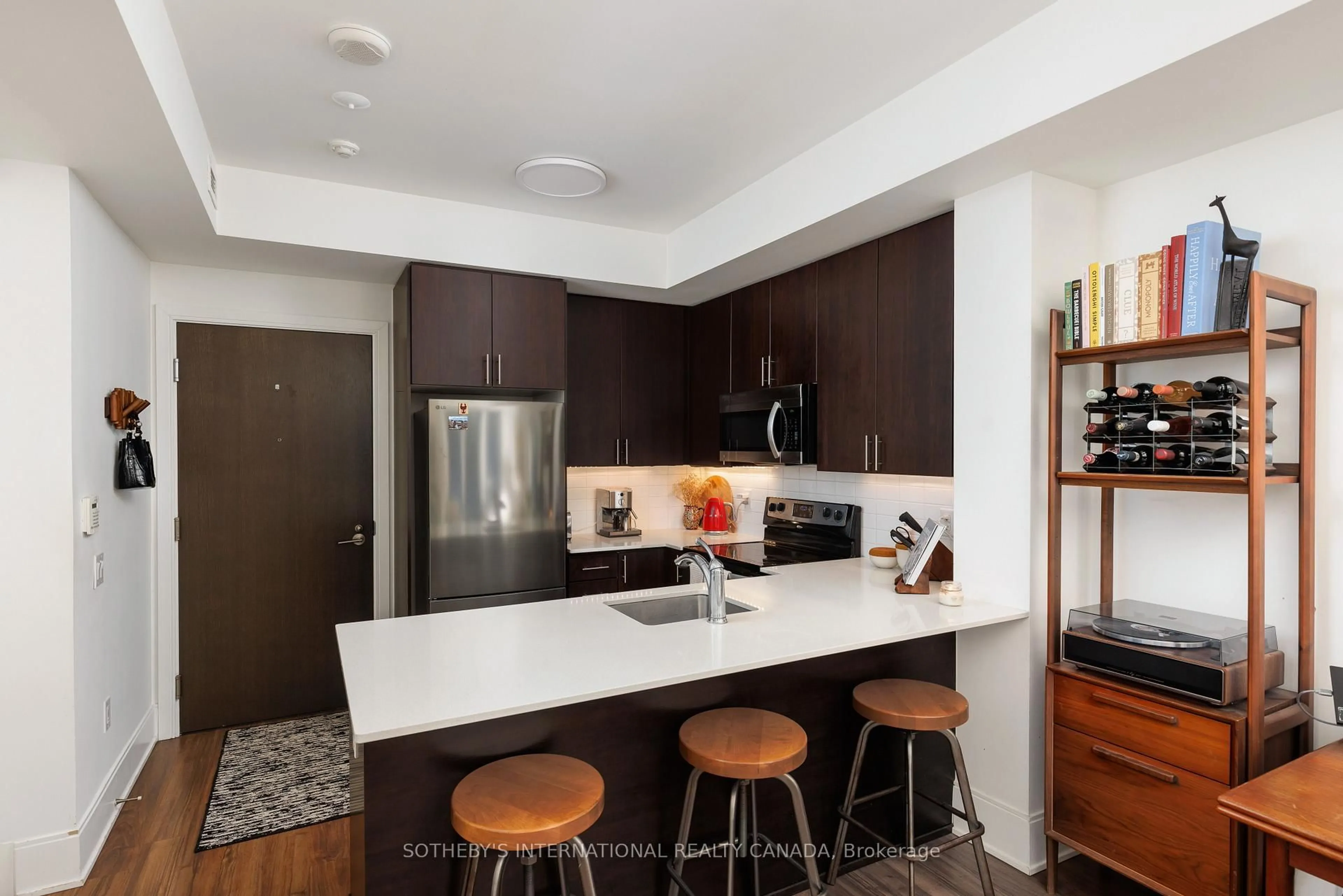 Open concept kitchen, unknown for 560 Front St #303, Toronto Ontario M5V 1C1