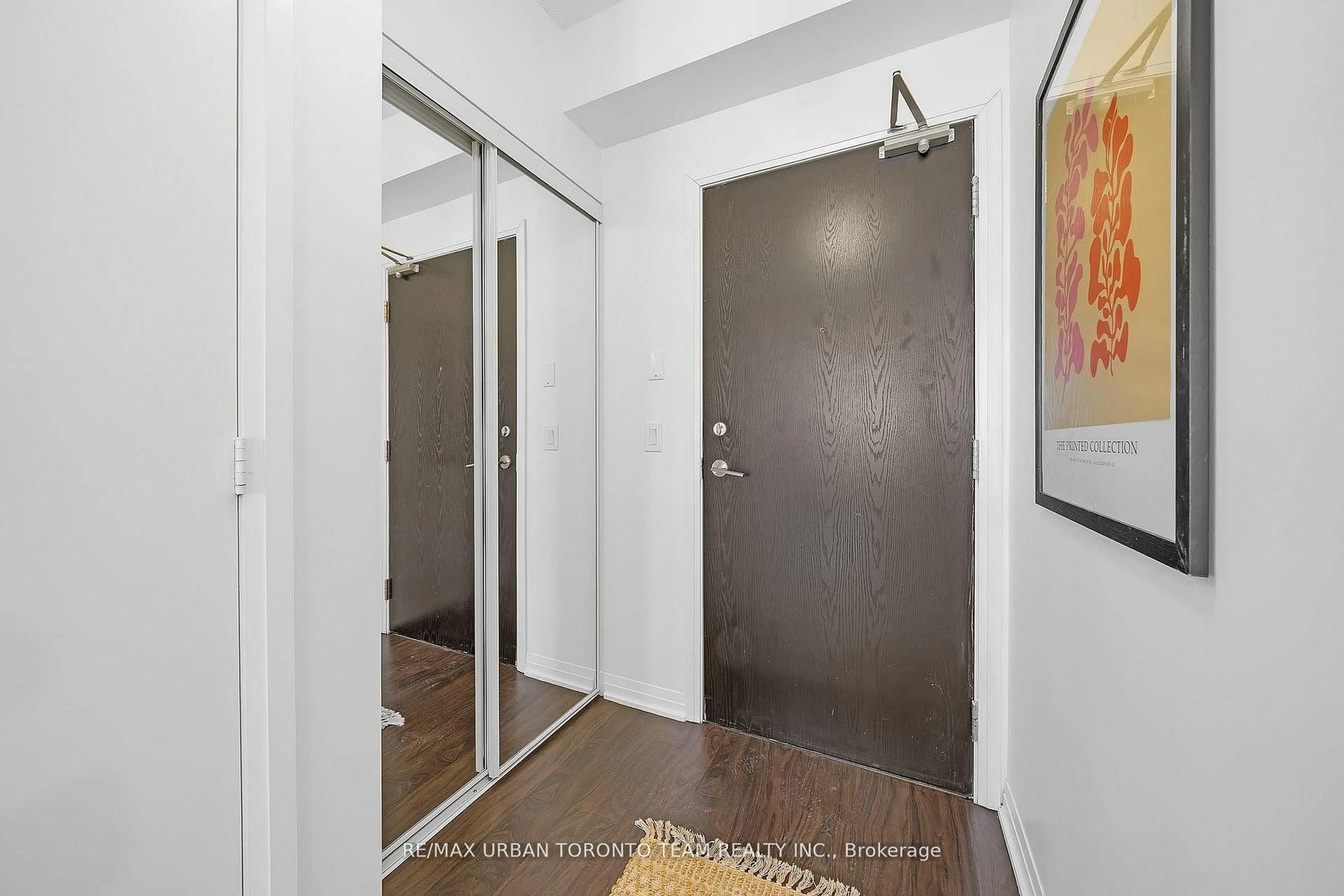 Indoor entryway for 25 Cole St #816, Toronto Ontario M5A 4M3